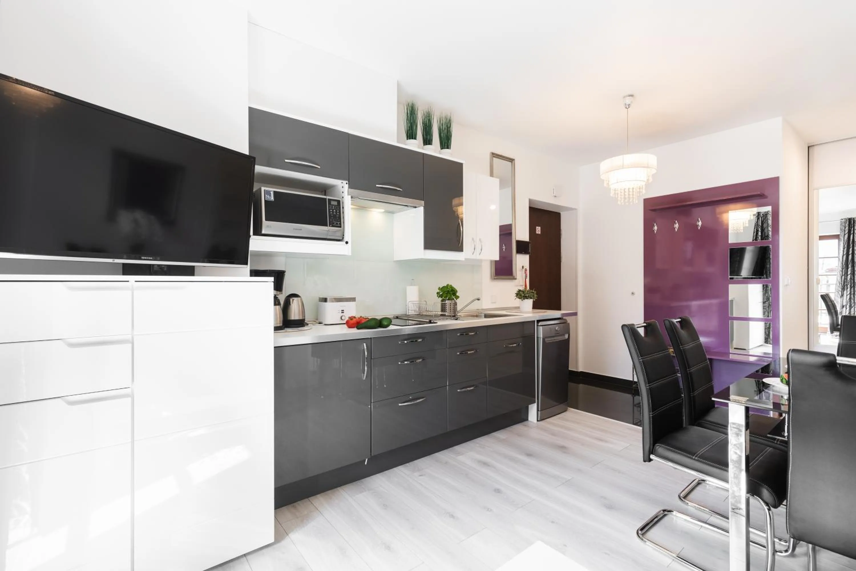 Kitchen or kitchenette in ApartHost Rezydencja Sienkiewicza