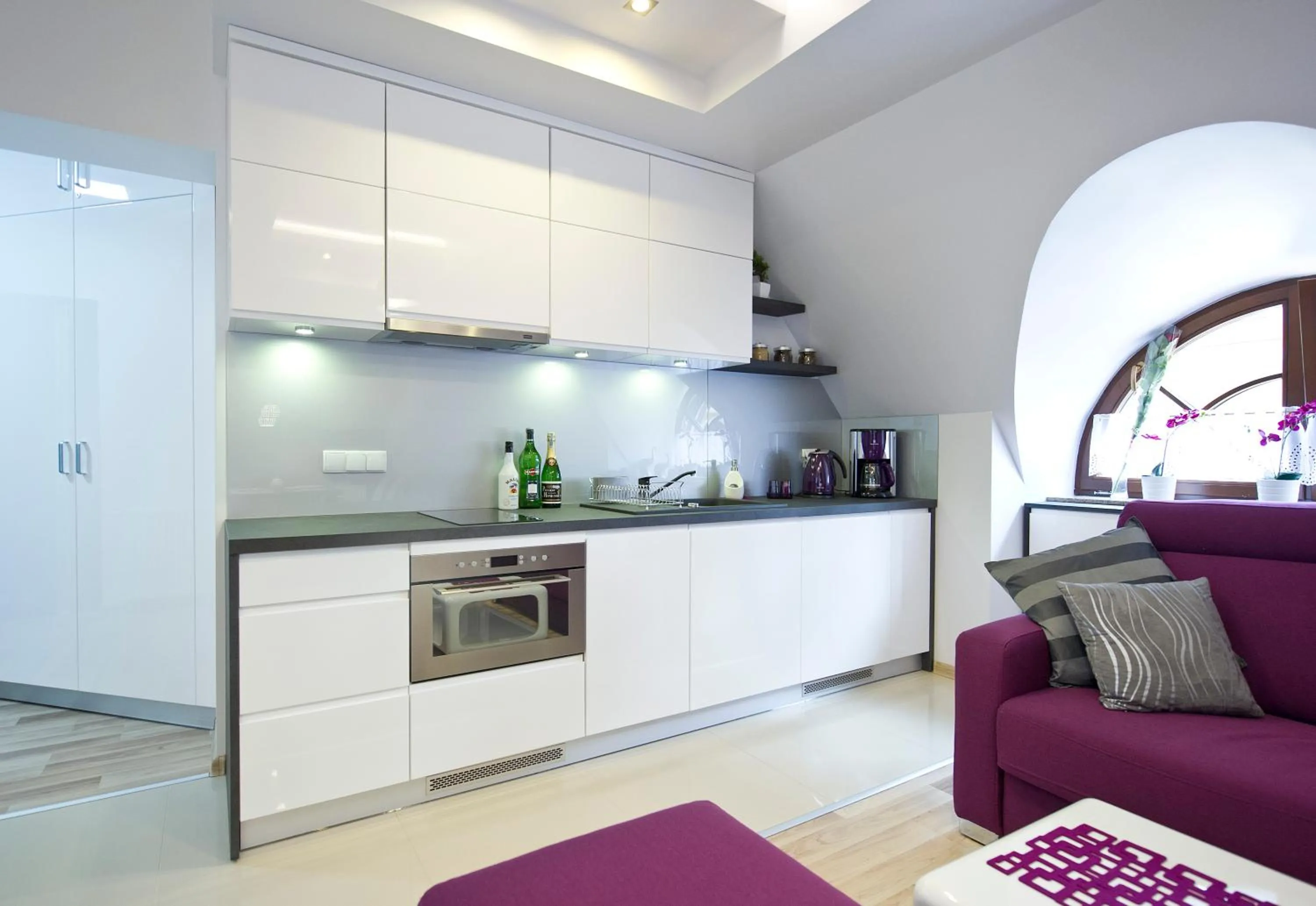 Kitchen or kitchenette in ApartHost Rezydencja Sienkiewicza