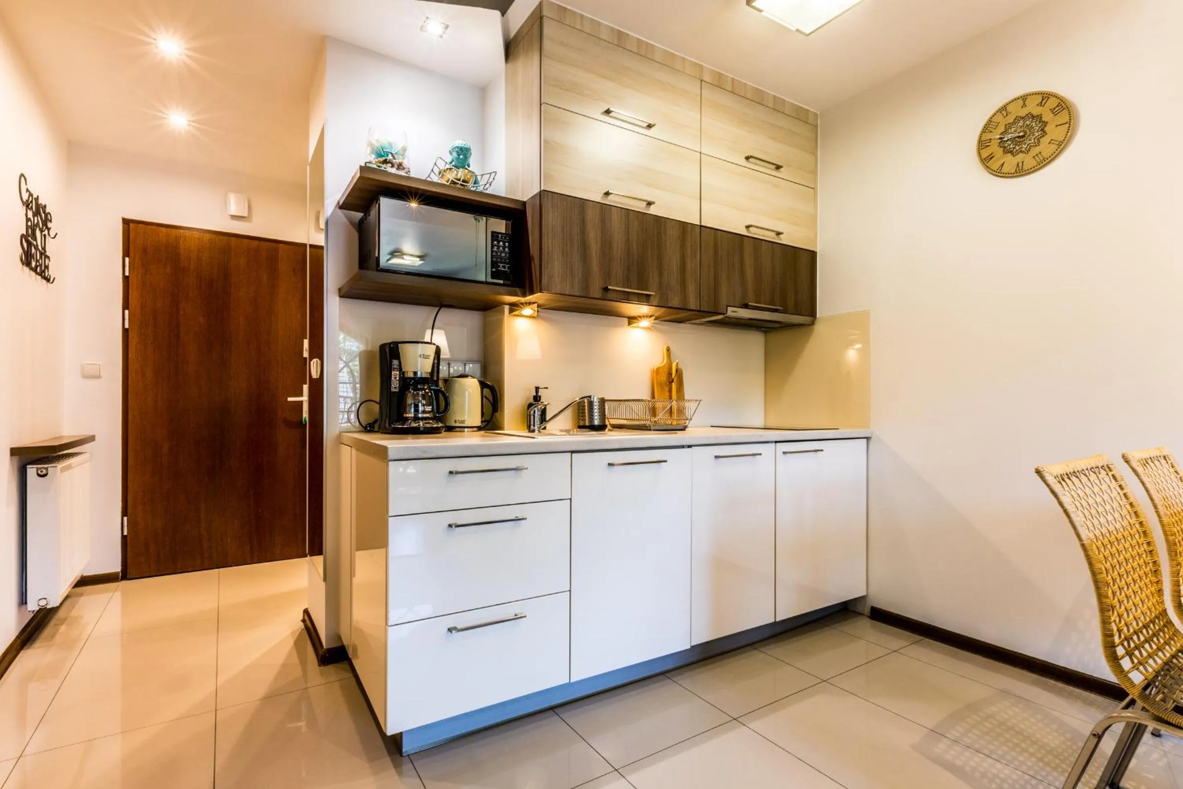 Kitchen or kitchenette in ApartHost Rezydencja Sienkiewicza