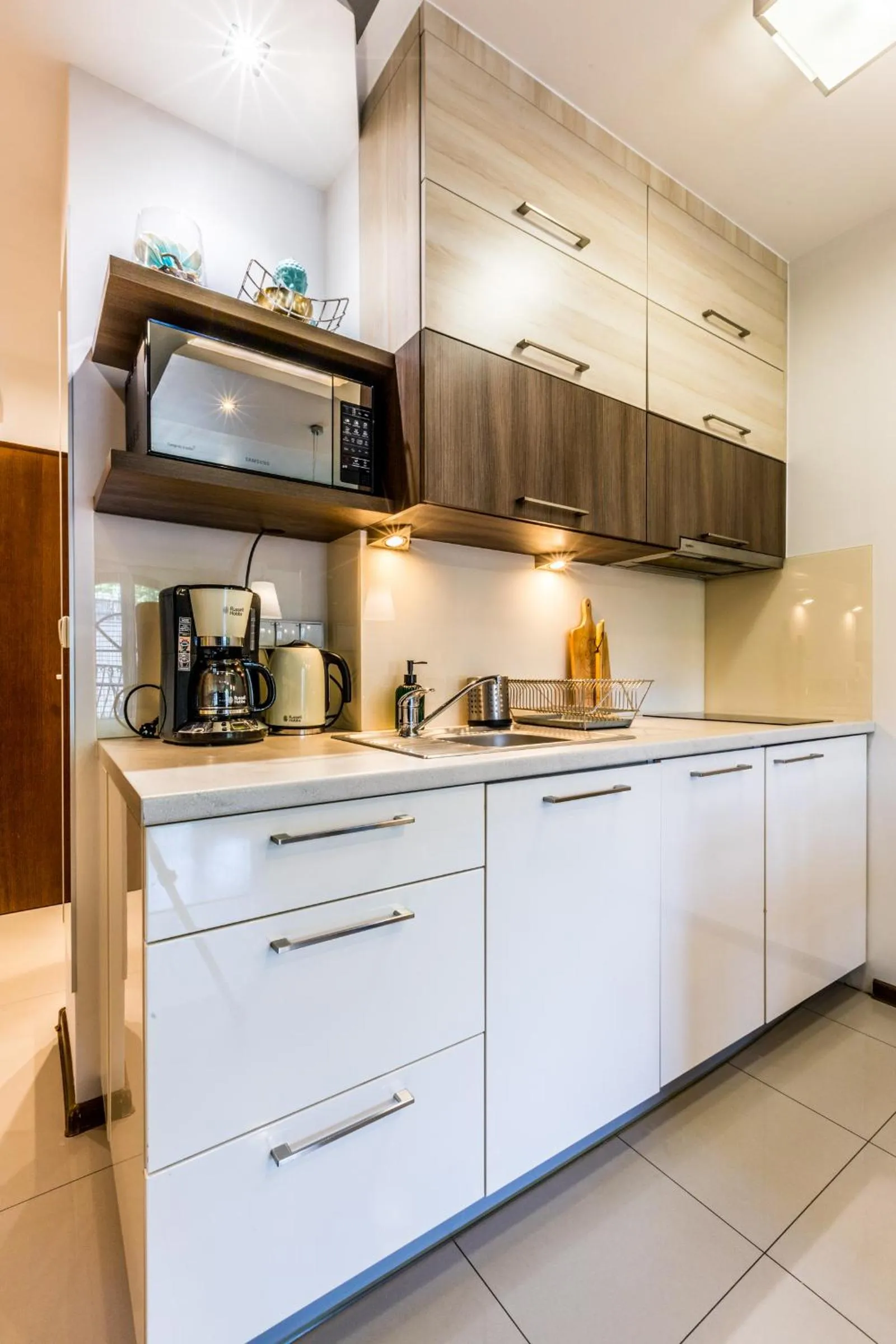 Kitchen or kitchenette in ApartHost Rezydencja Sienkiewicza