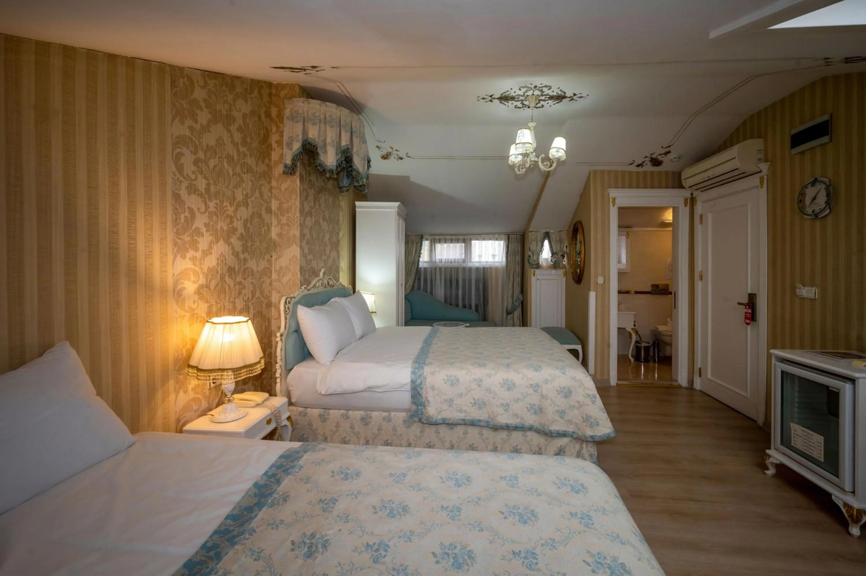 Massage, Bed in Villa Paradiso Hotel & Spa