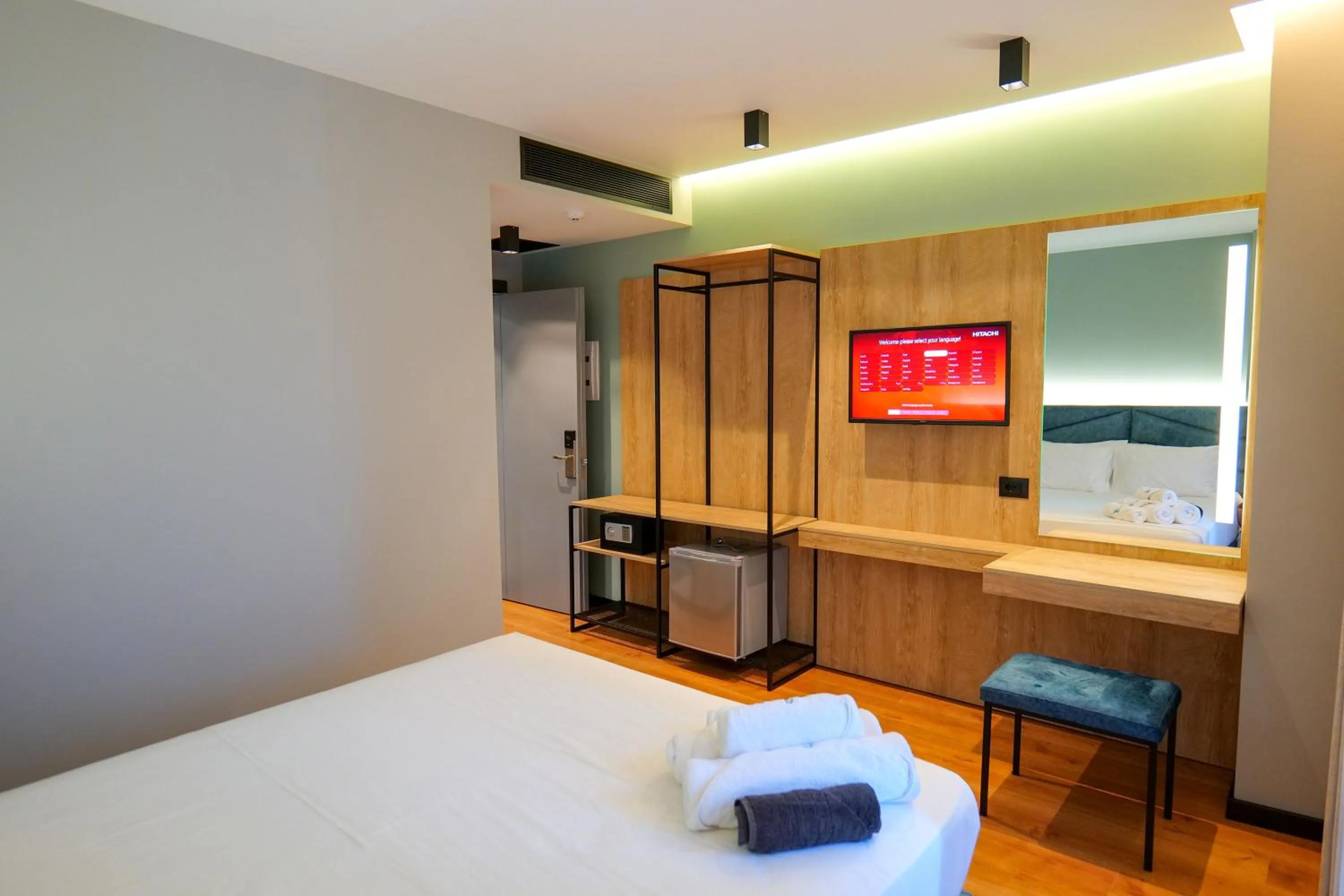 Photo of the whole room, Bed in Seawave Hotel