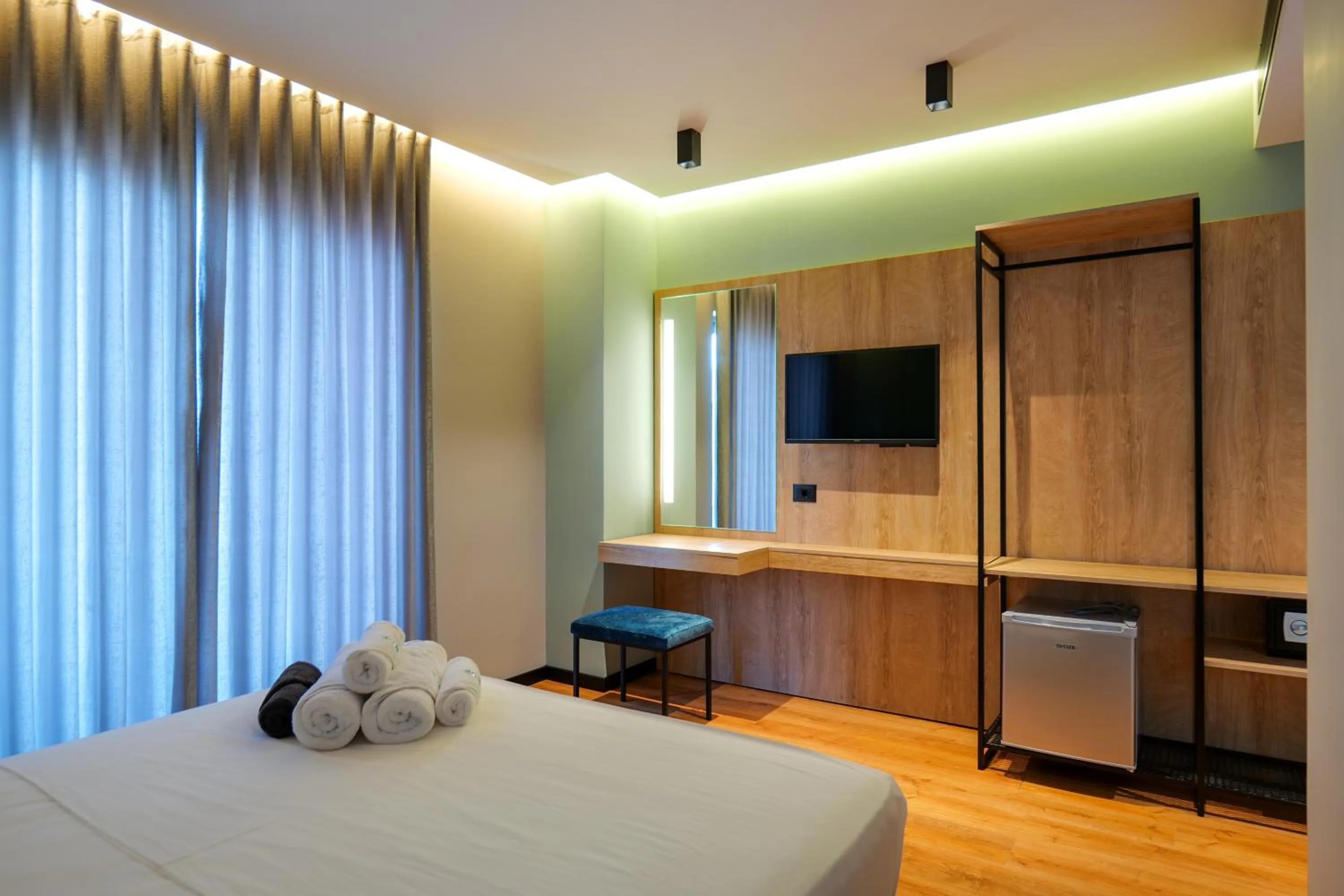 Photo of the whole room, Bed in Seawave Hotel