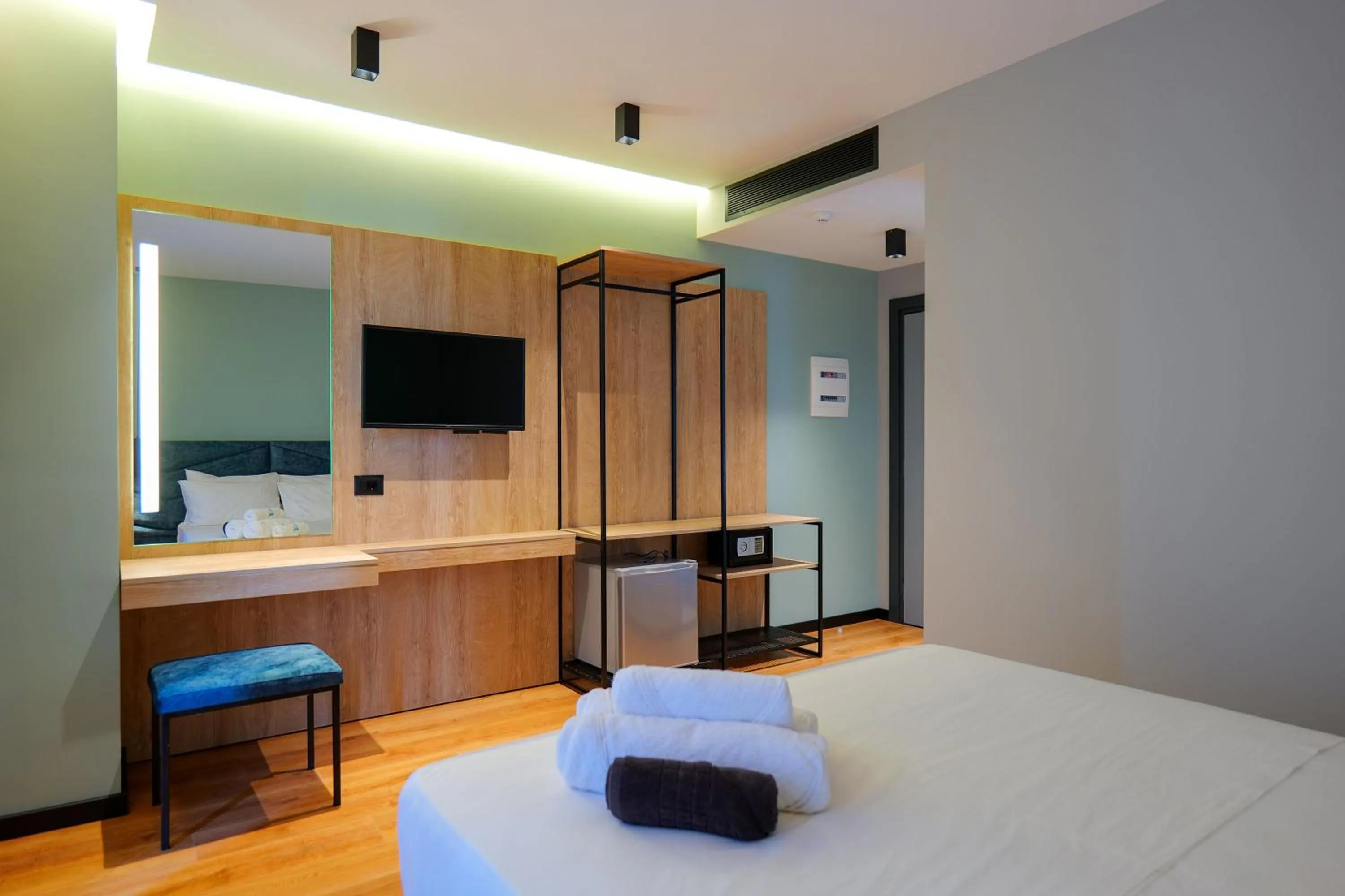 Photo of the whole room, Bed in Seawave Hotel