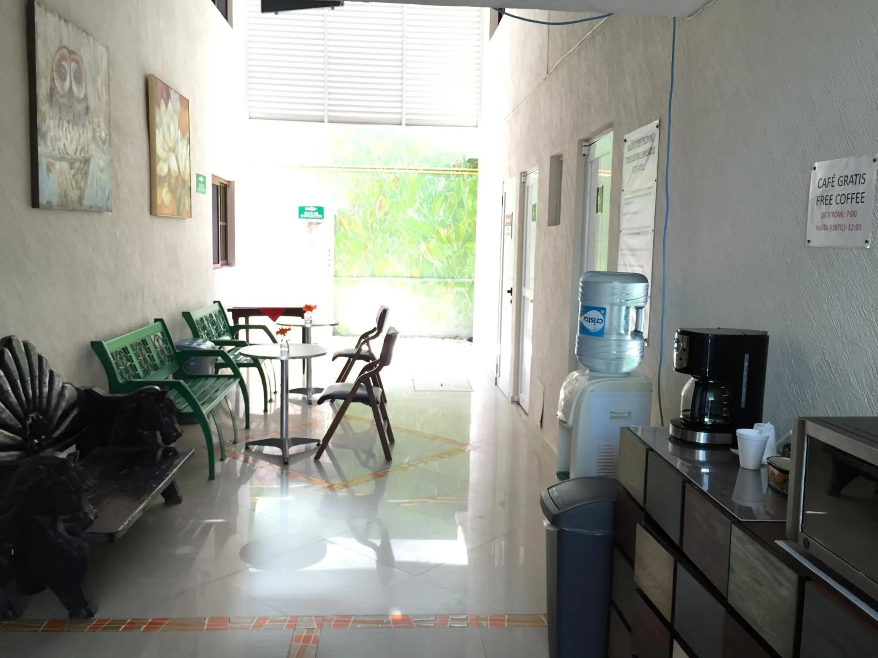 Food and drinks in Hotel Isleño