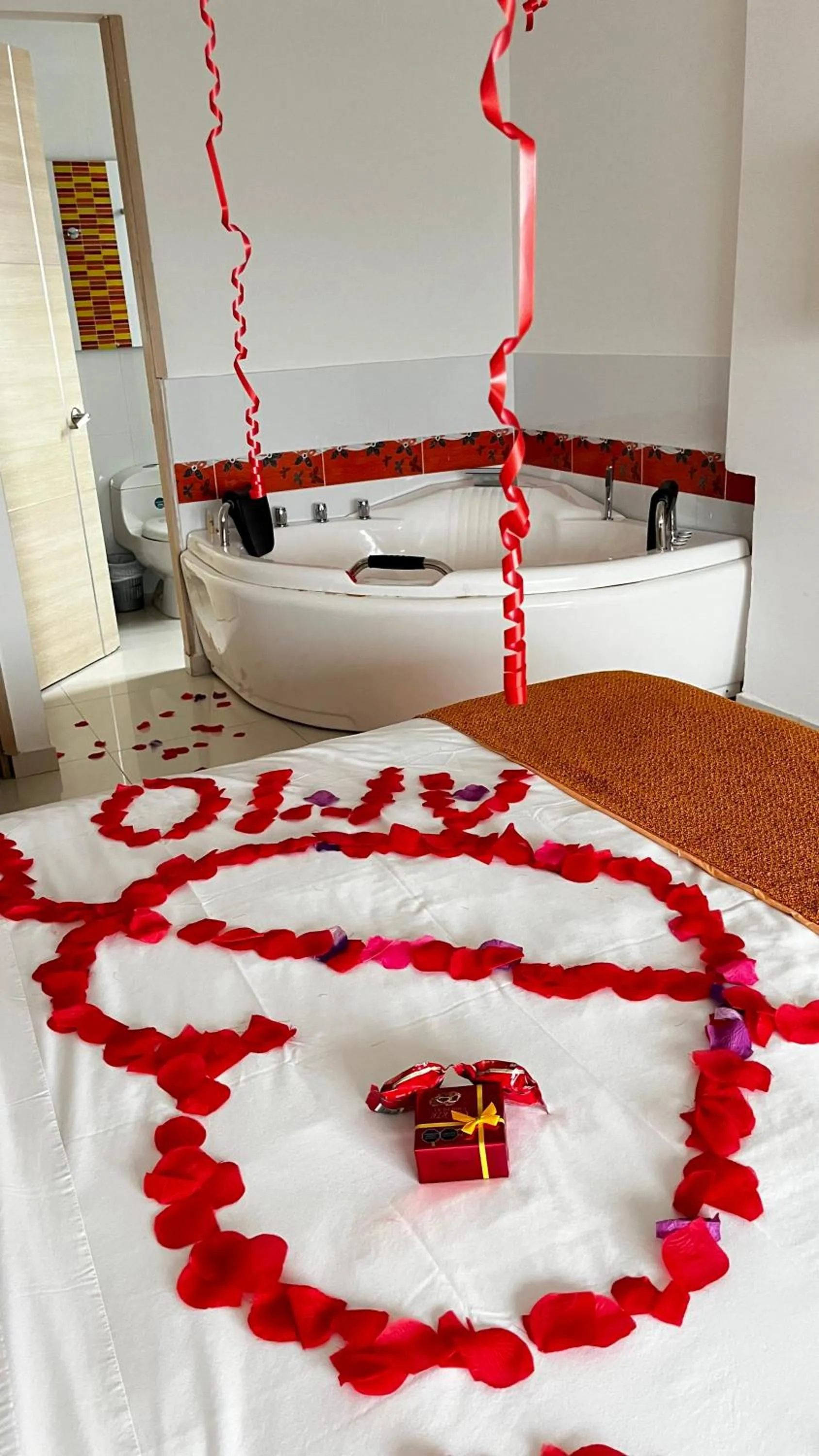 Hot Tub, Bed in Hotel Cabreromar