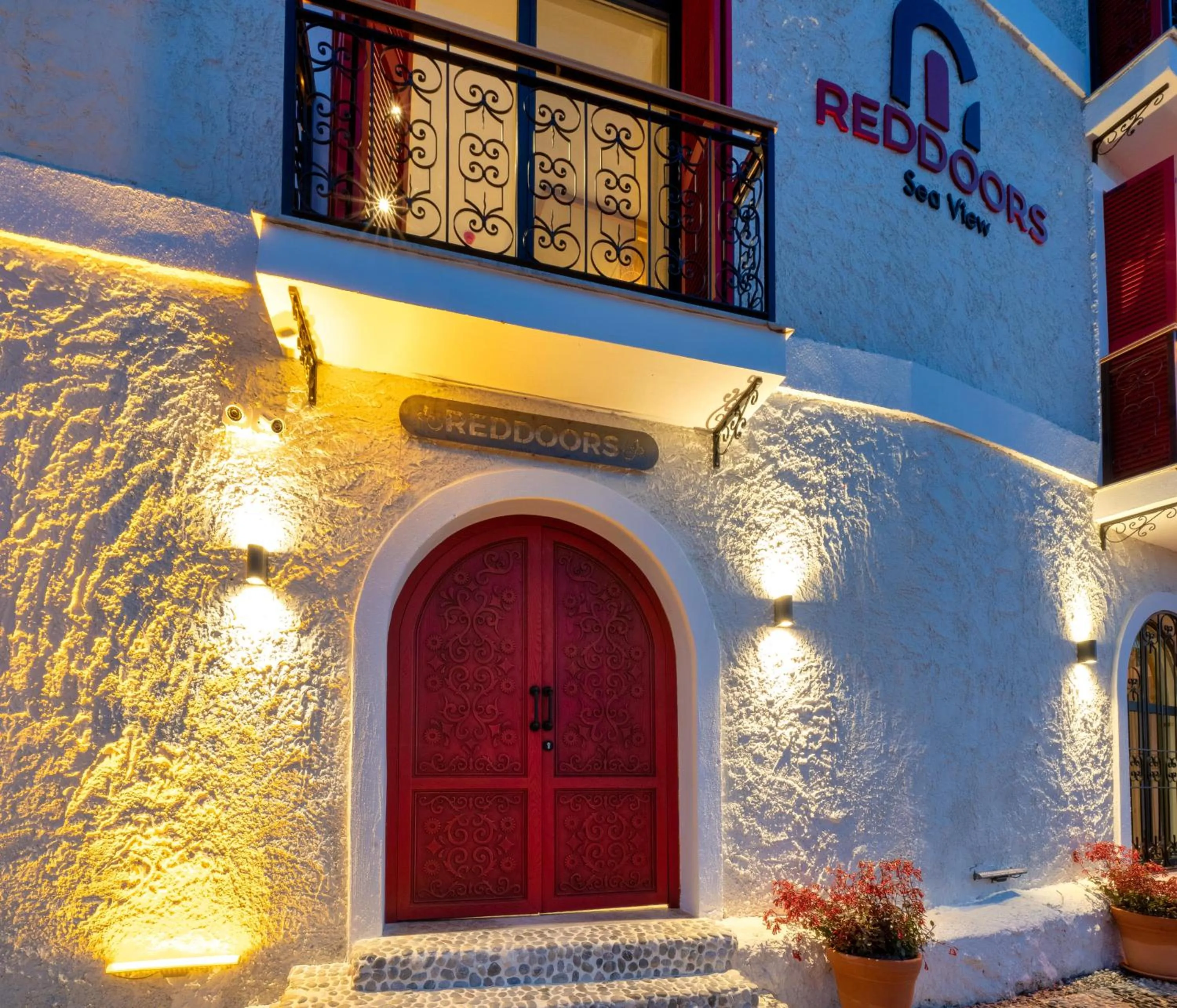 Facade/entrance in Reddoors Suites Sea View