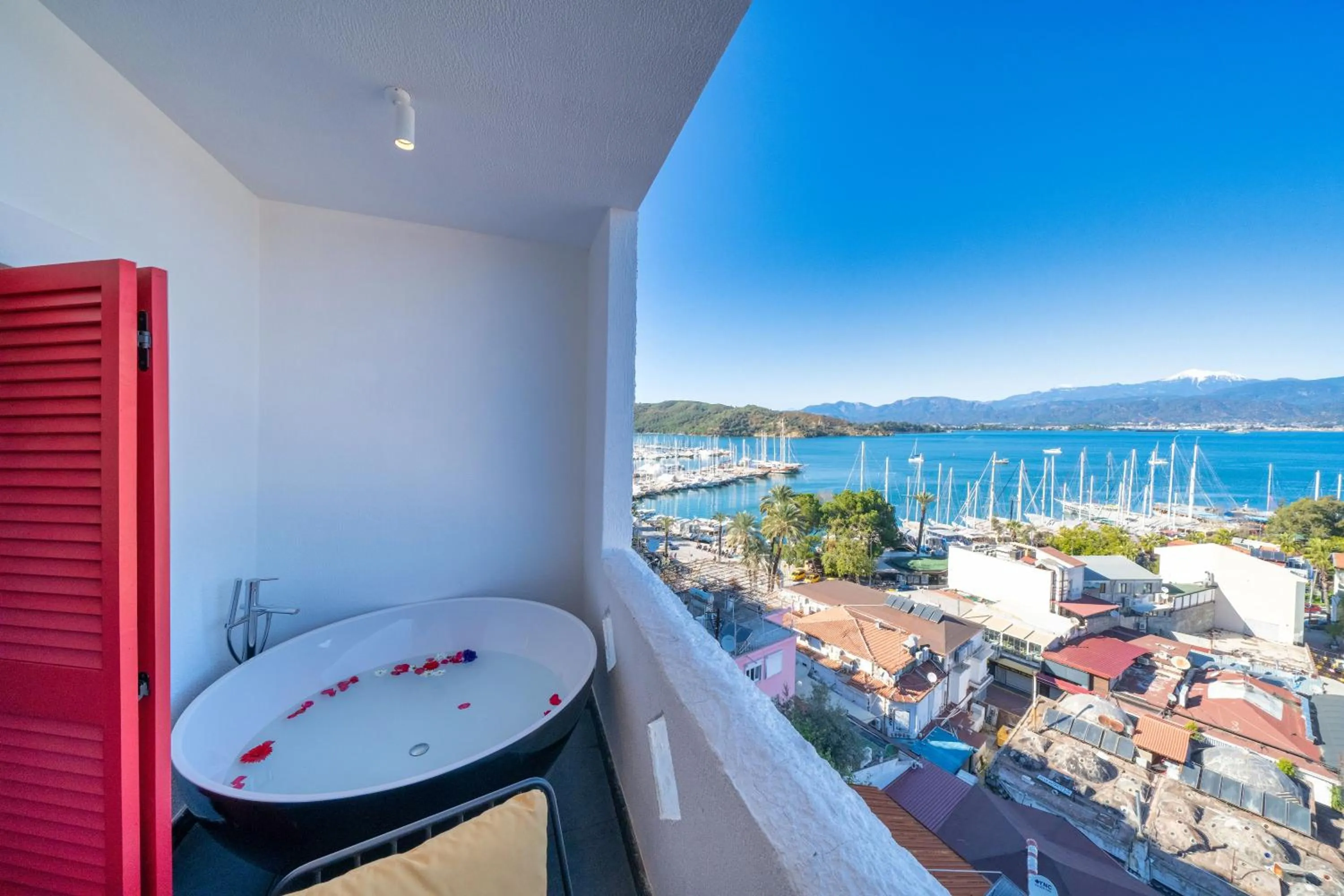 Balcony/Terrace in Reddoors Suites Sea View