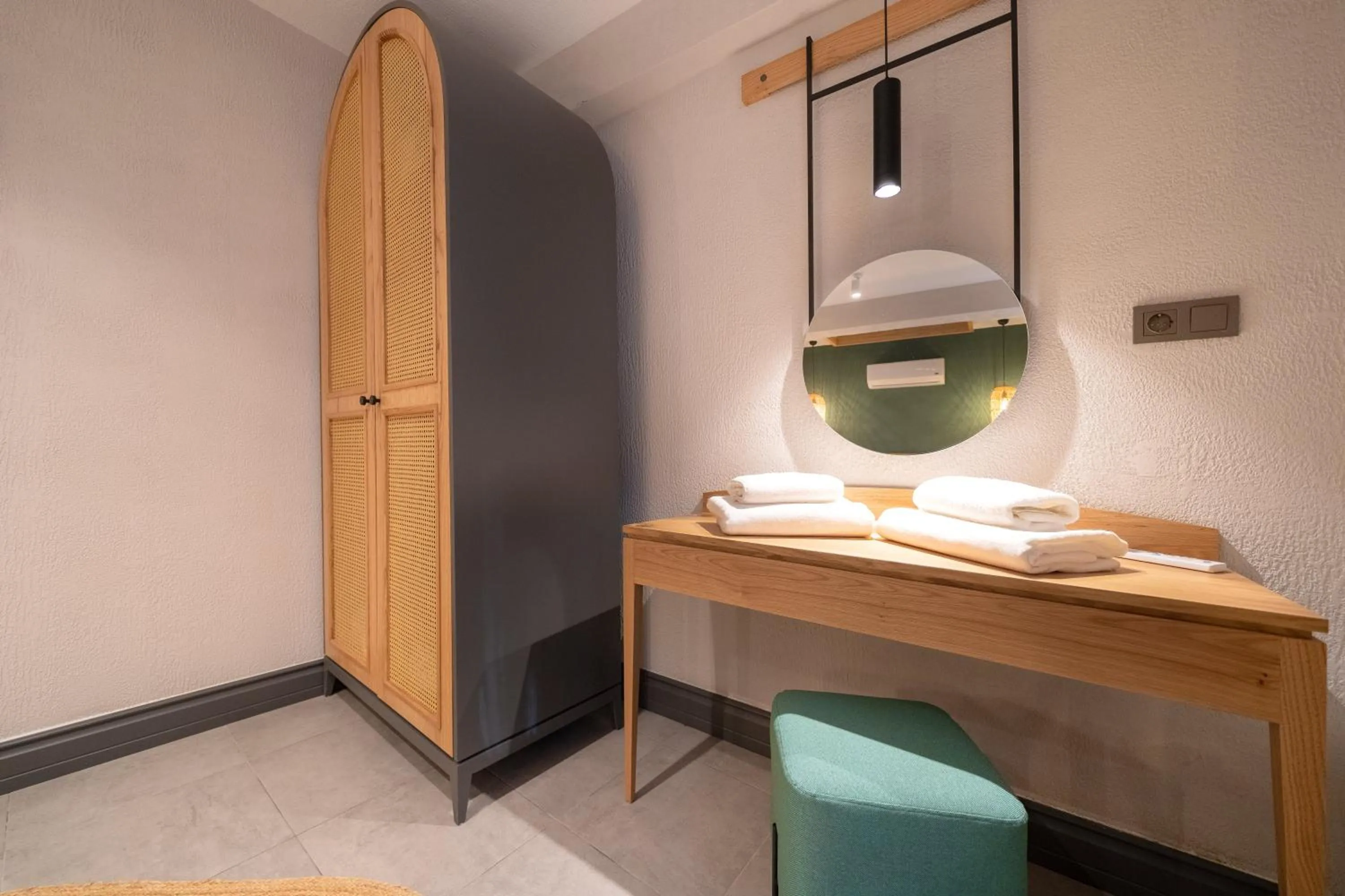 Bedroom in Reddoors Suites Sea View