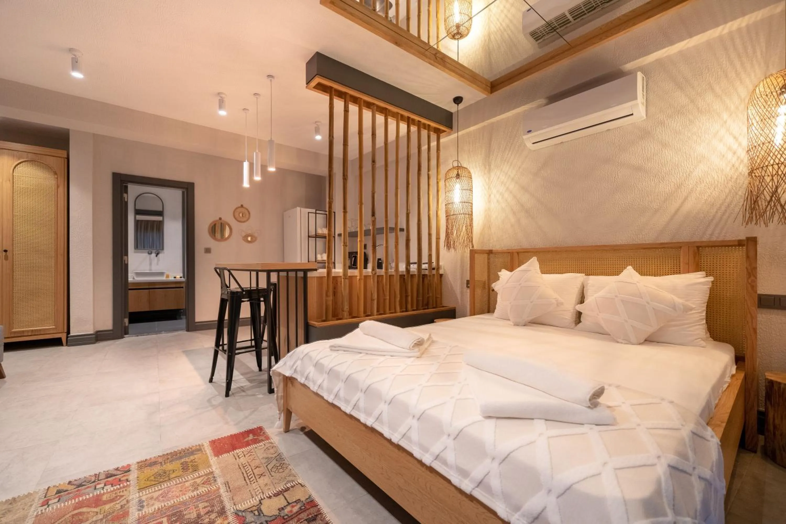 Photo of the whole room in Reddoors Suites Sea View