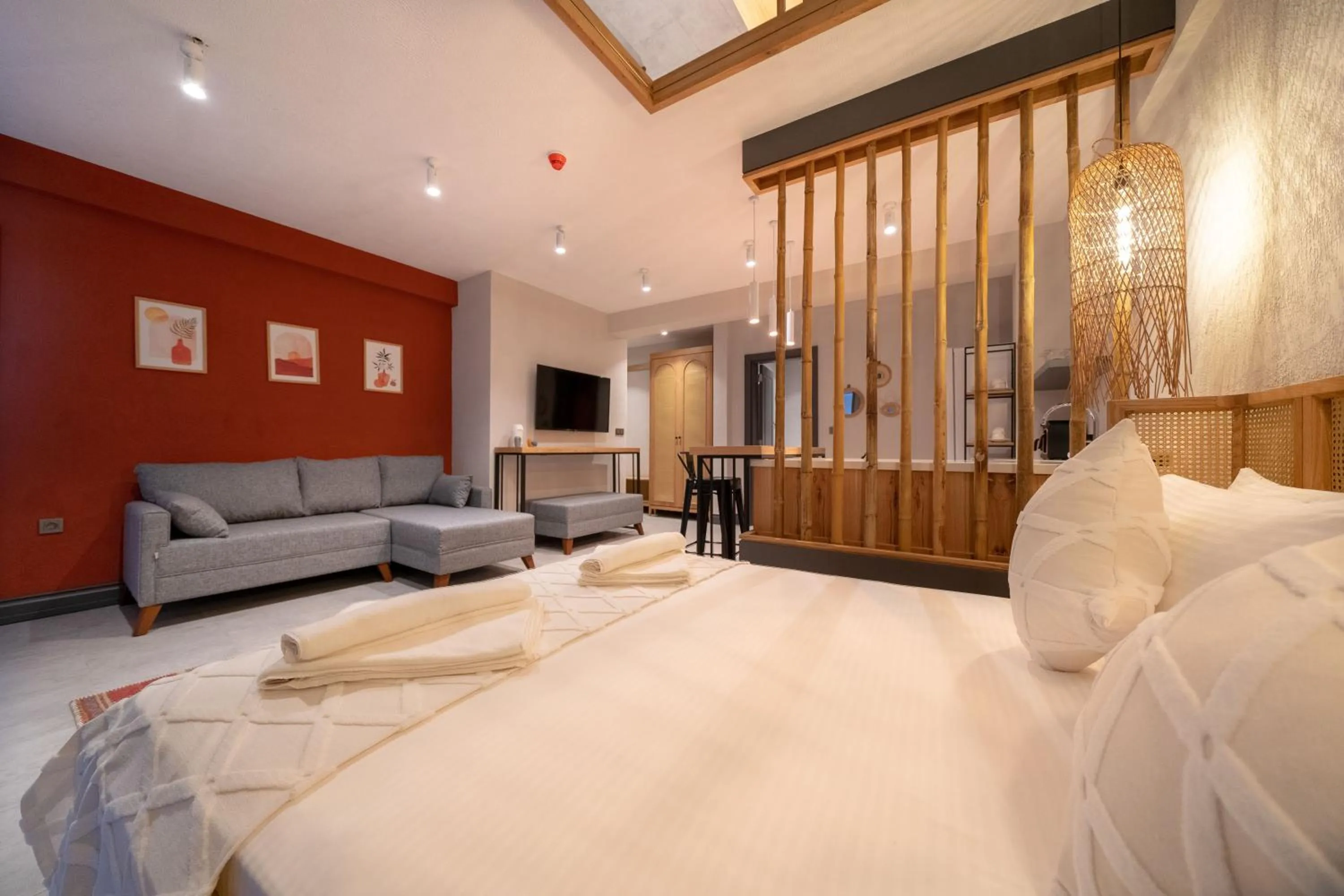 Photo of the whole room in Reddoors Suites Sea View