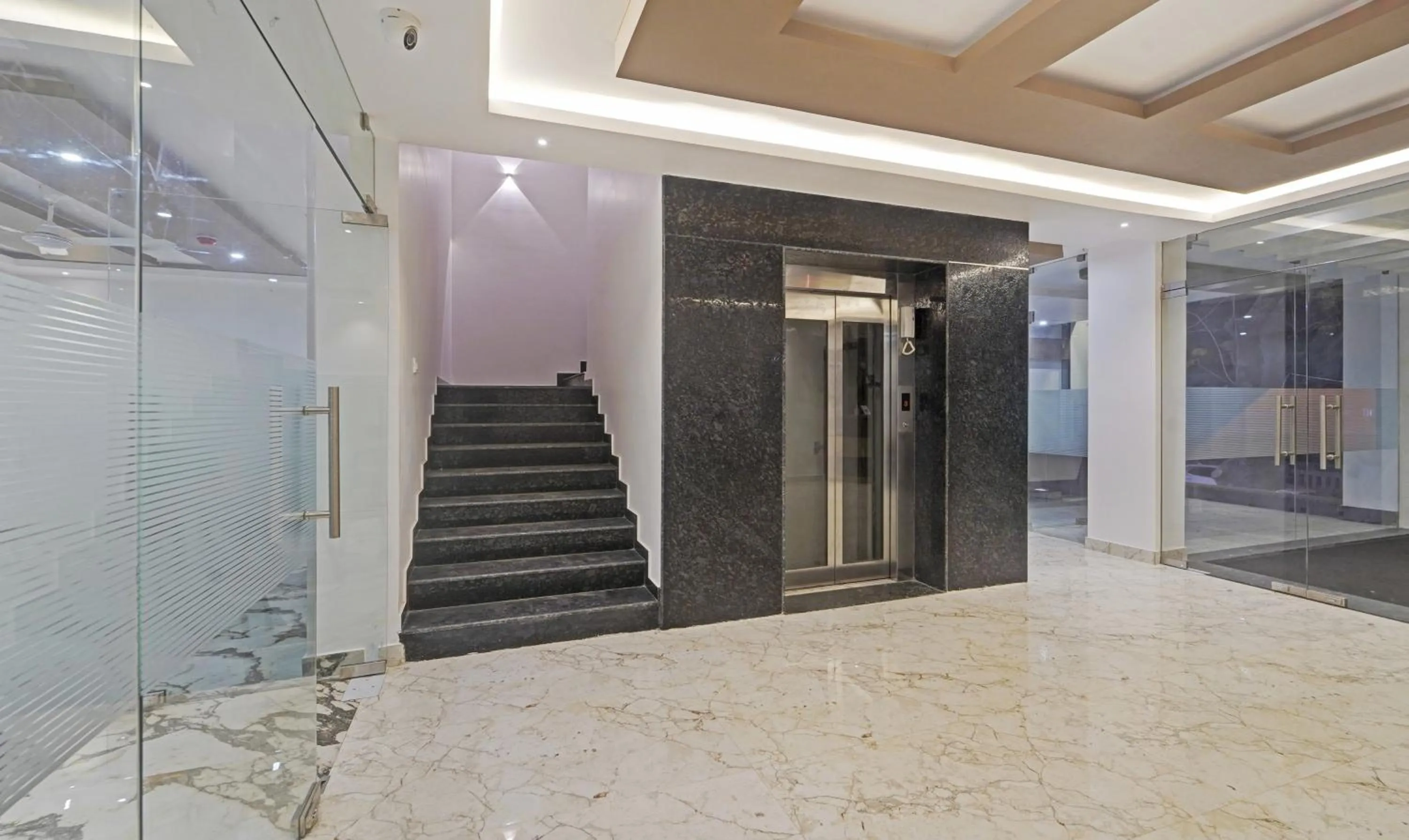 Lobby or reception in Treebo Premium Raffis' Andalusia Bay Way