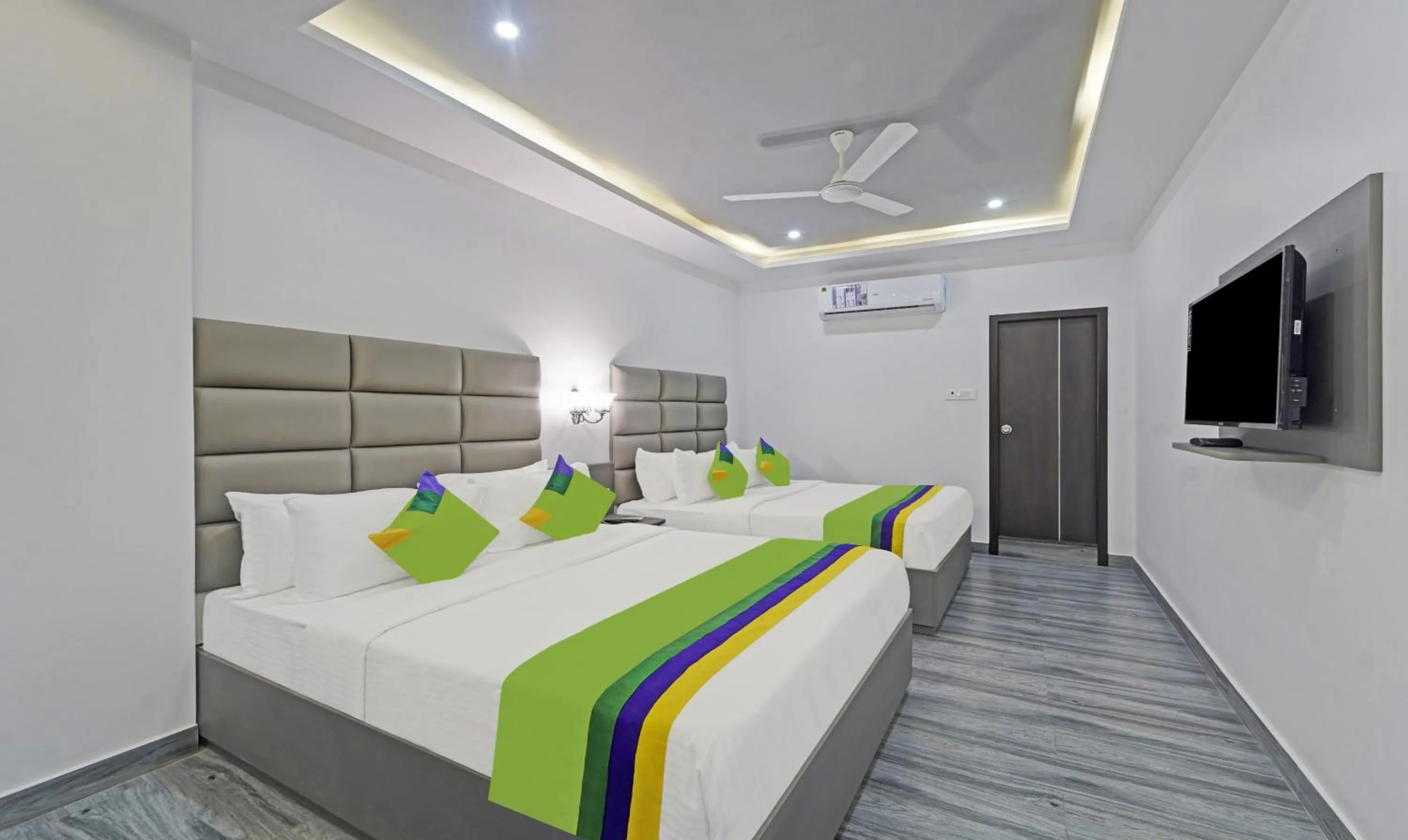 Bed in Treebo Premium Raffis' Andalusia Bay Way