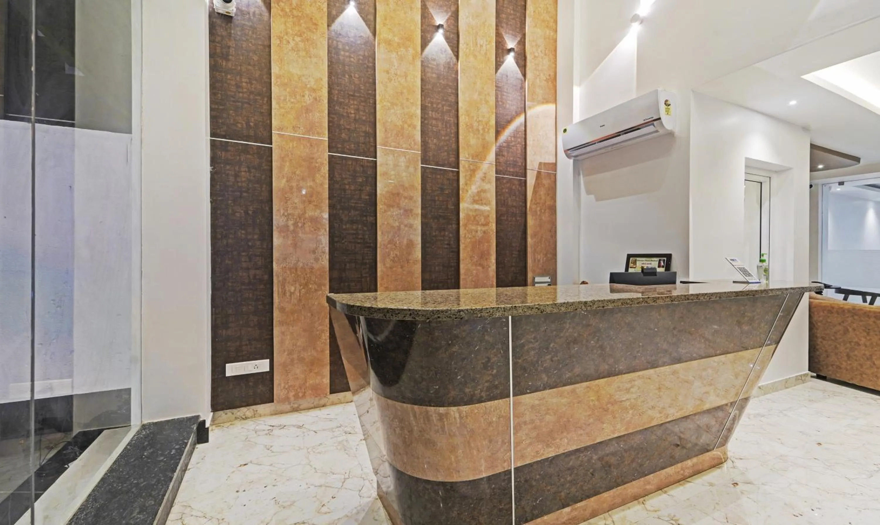 Lobby or reception in Treebo Premium Raffis' Andalusia Bay Way