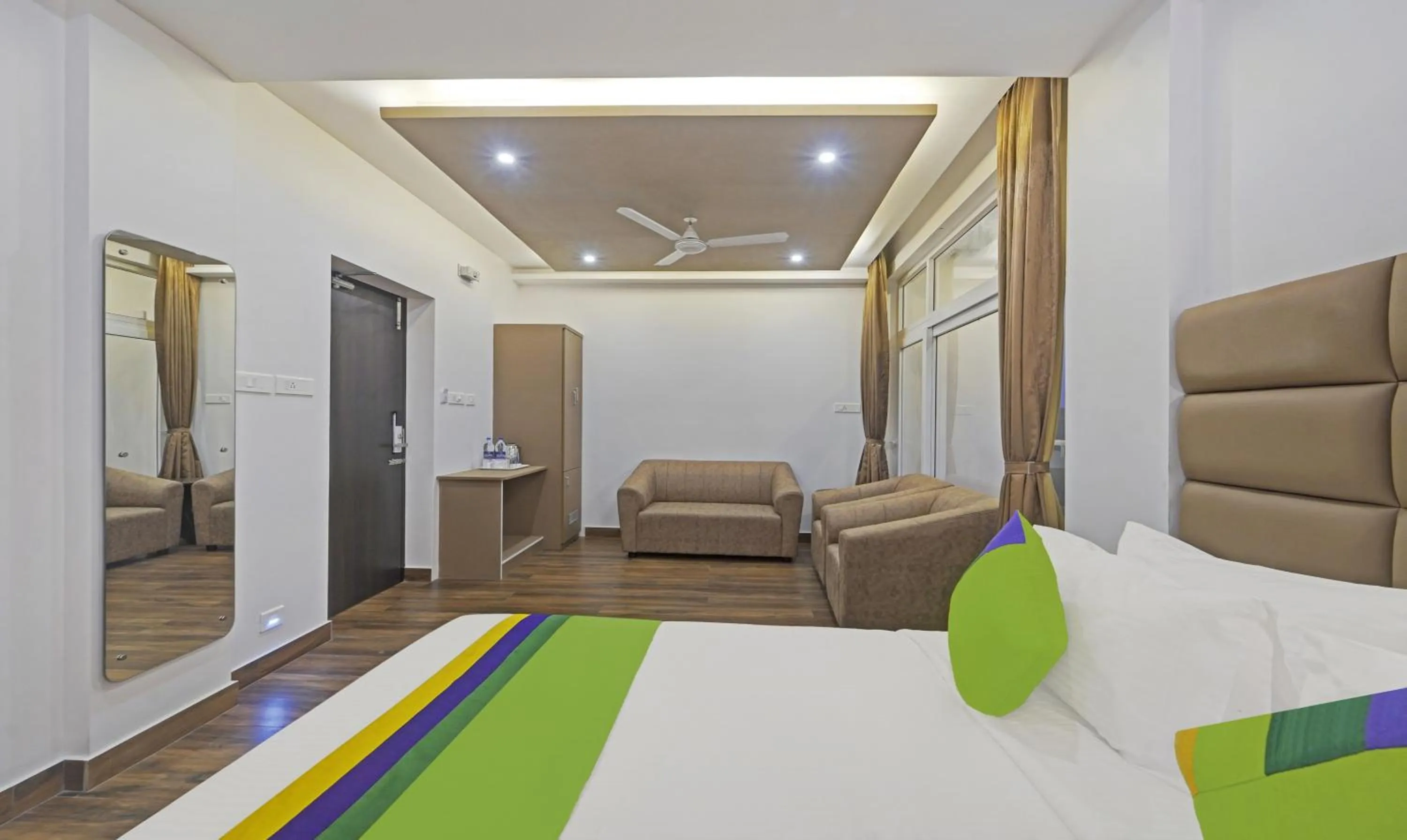 Bed in Treebo Premium Raffis' Andalusia Bay Way