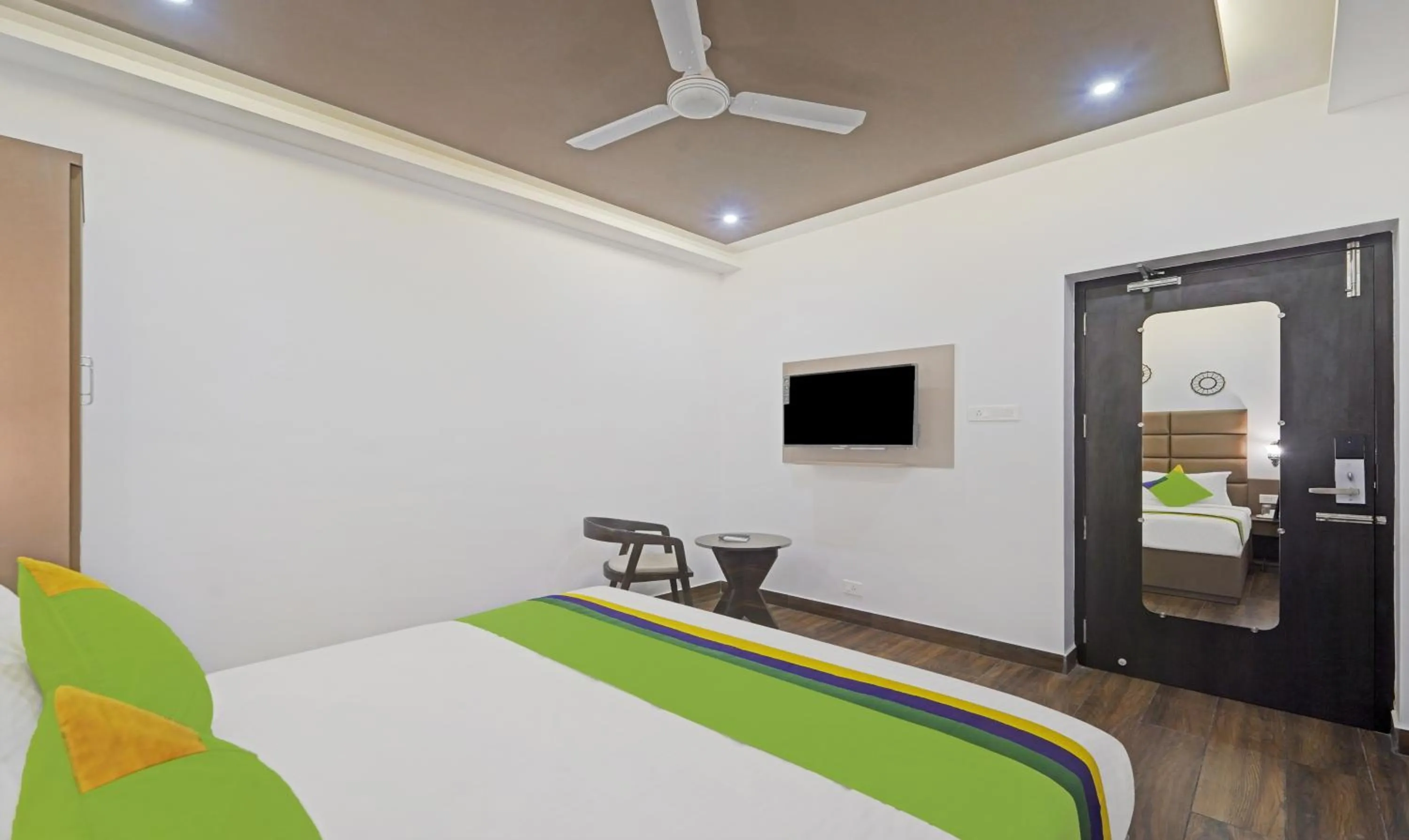 Bed in Treebo Premium Raffis' Andalusia Bay Way