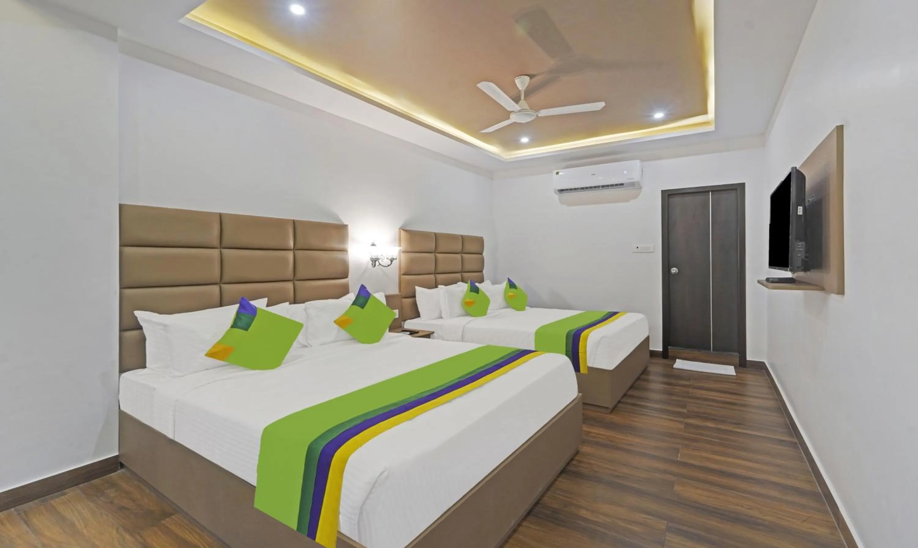 Bed in Treebo Premium Raffis' Andalusia Bay Way