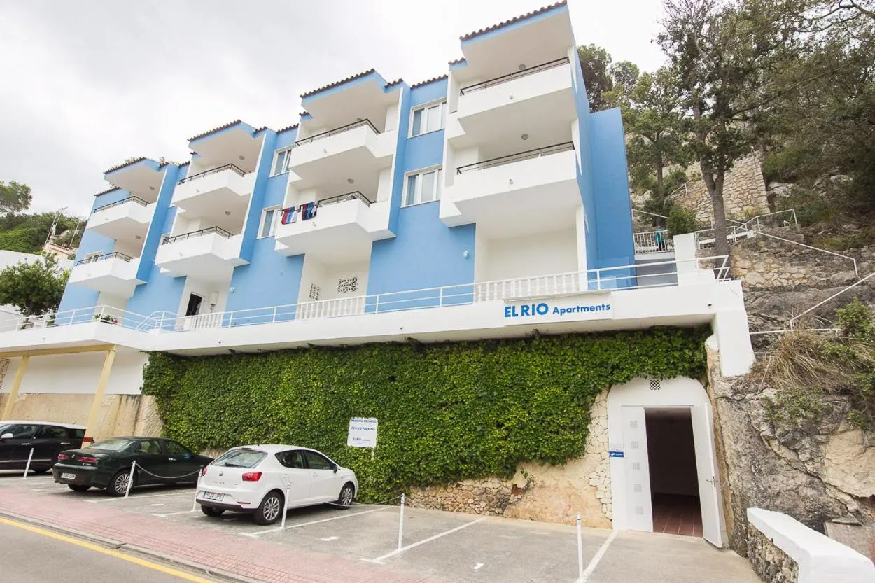 Property building in Apartamentos El Rio