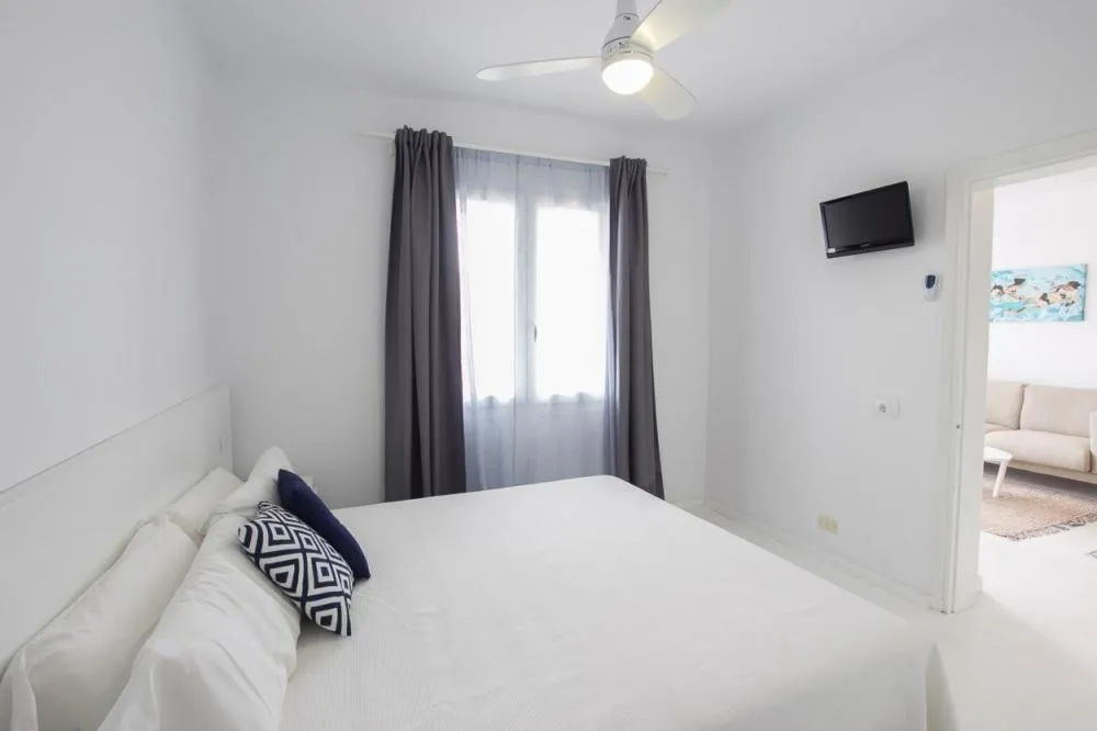 Bedroom, Bed in Apartamentos El Rio