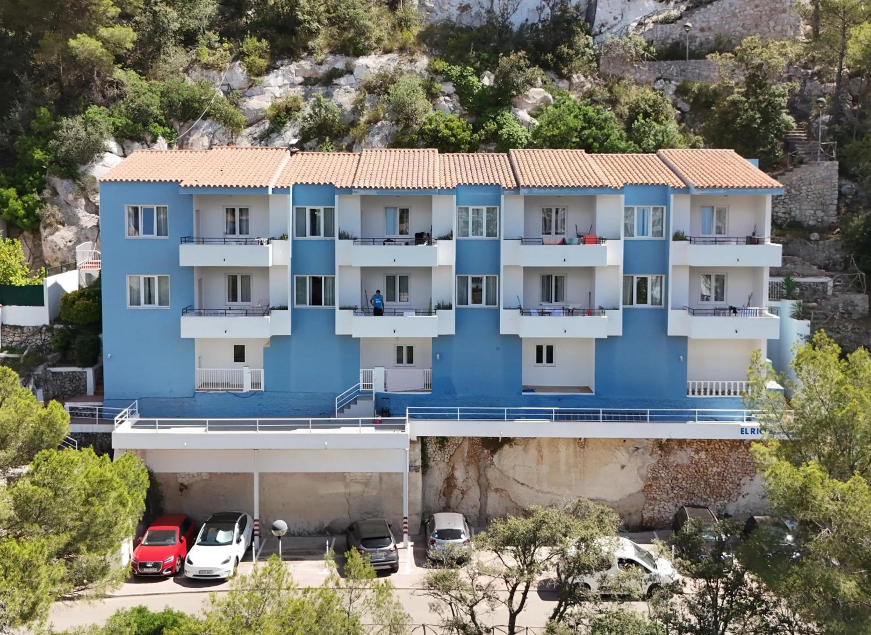 Property building in Apartamentos El Rio