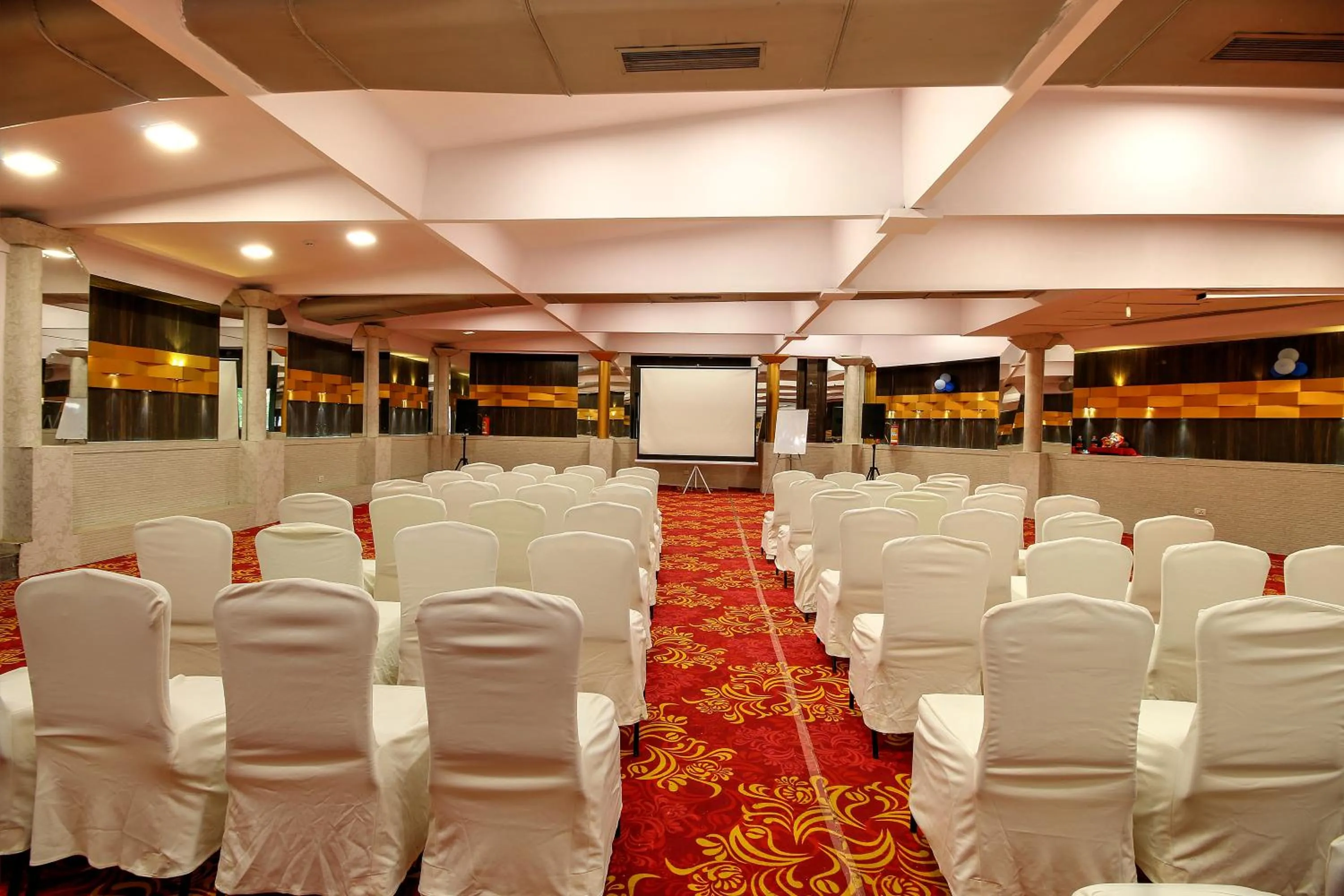 Banquet/Function facilities in Hotel Mumbai House Juhu, Santacruz West, Mumbai