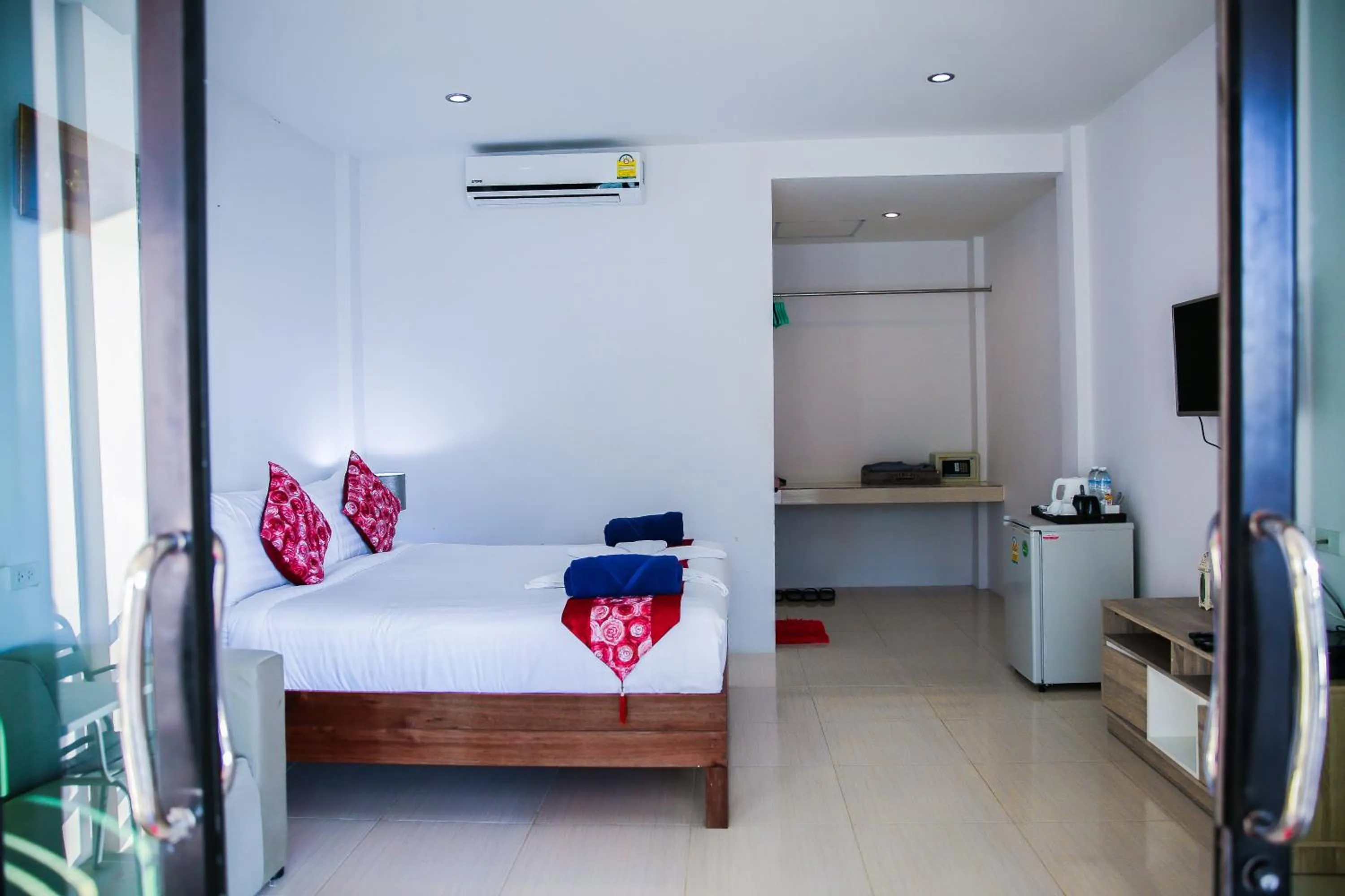 Photo of the whole room, Bed in Laemson Resort