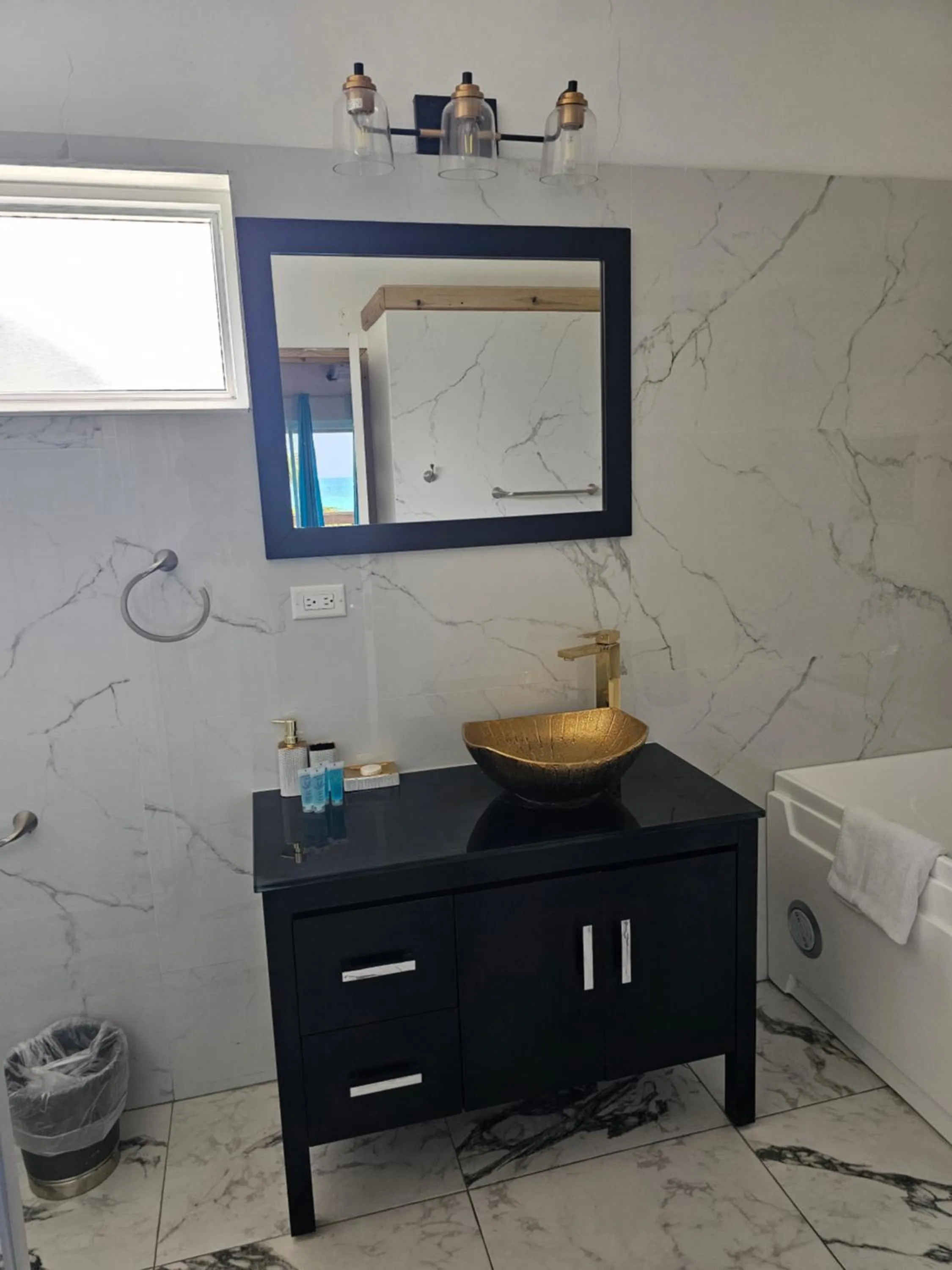 Bathroom in Roots Cafe Rooms