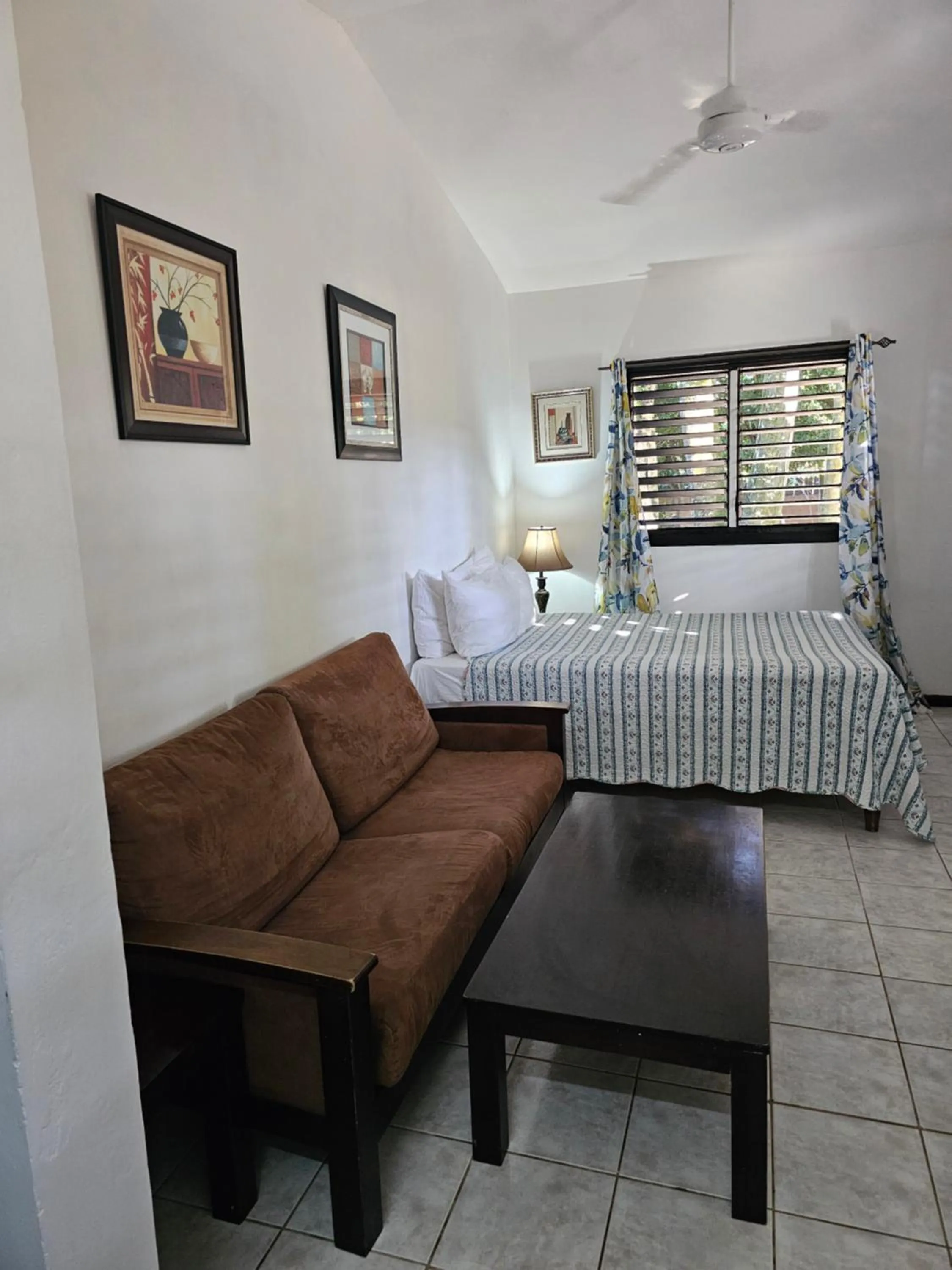 Seating area, Bed in Roots Cafe Rooms