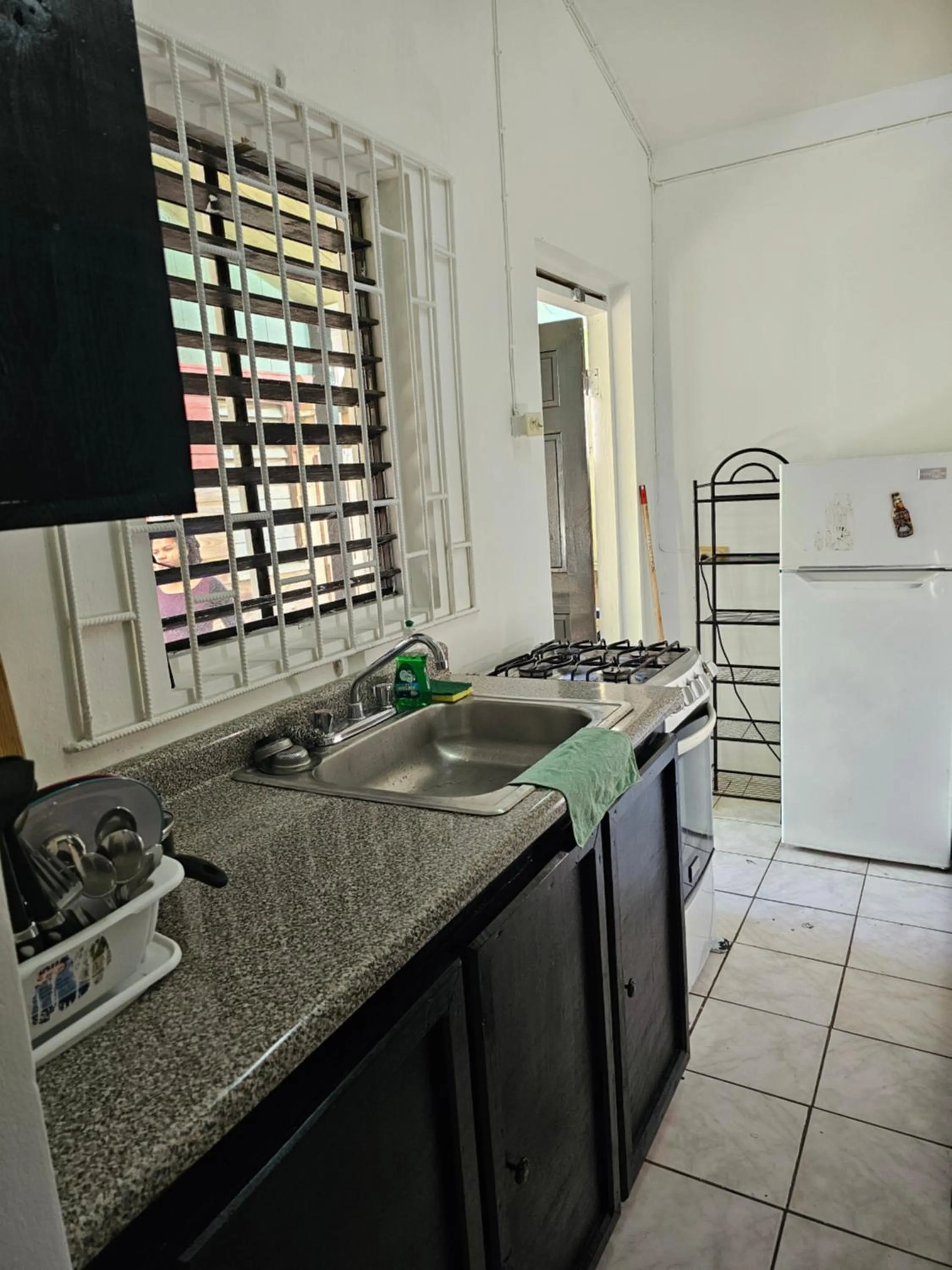 Kitchen or kitchenette in Roots Cafe Rooms