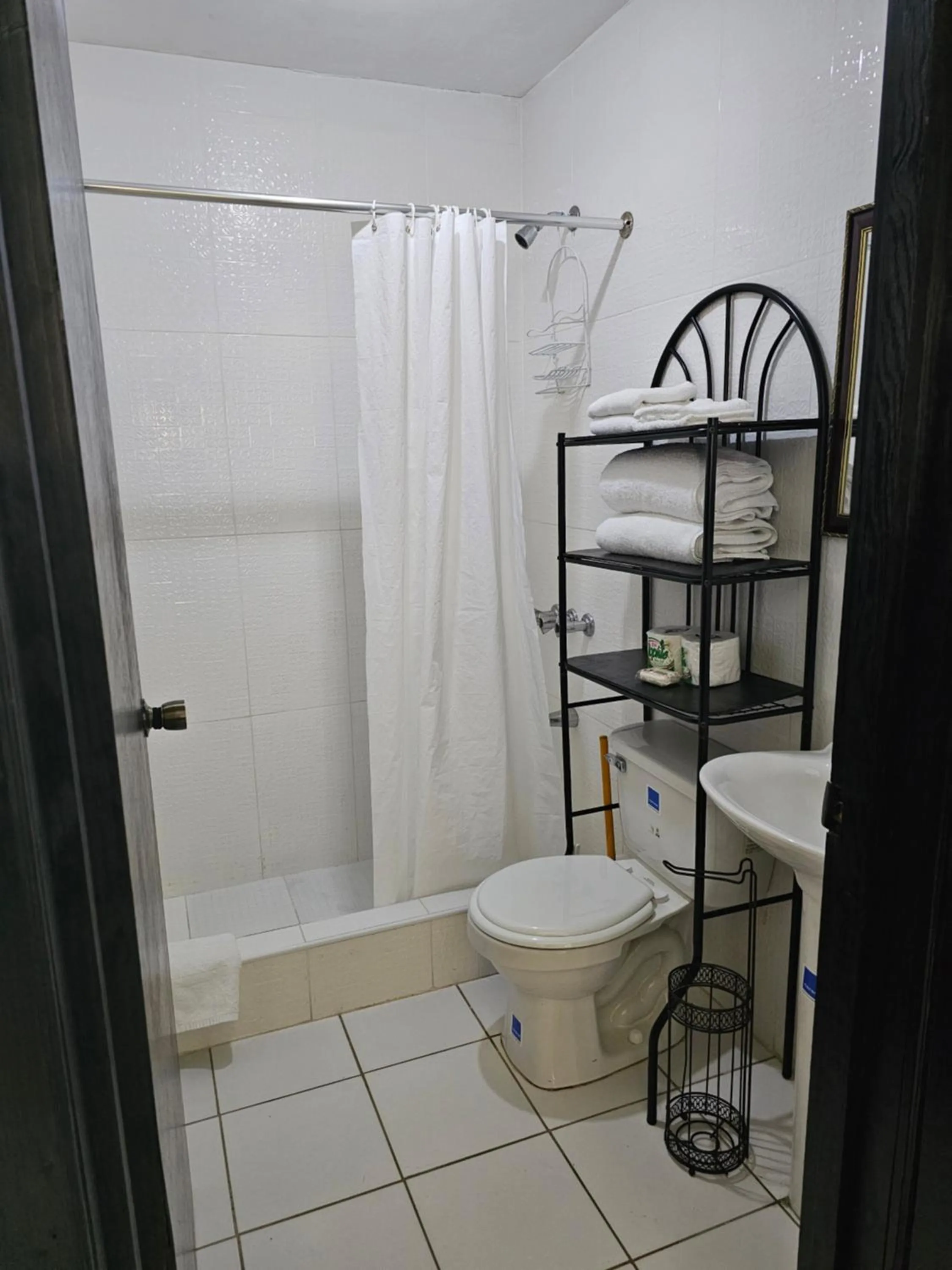 Shower in Roots Cafe Rooms