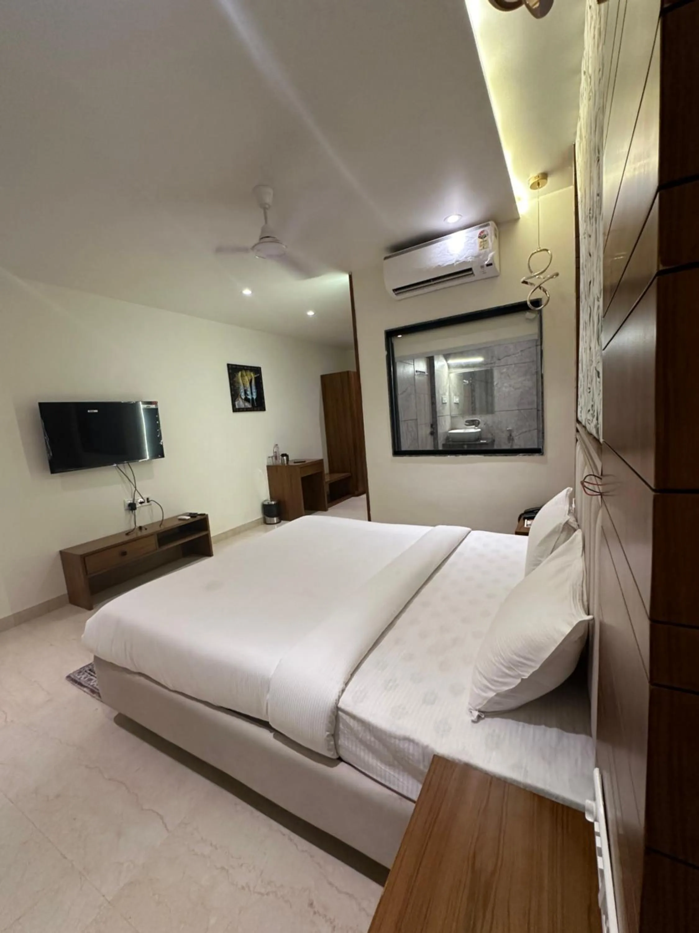 Communal lounge/ TV room, Bed in AB Hotel