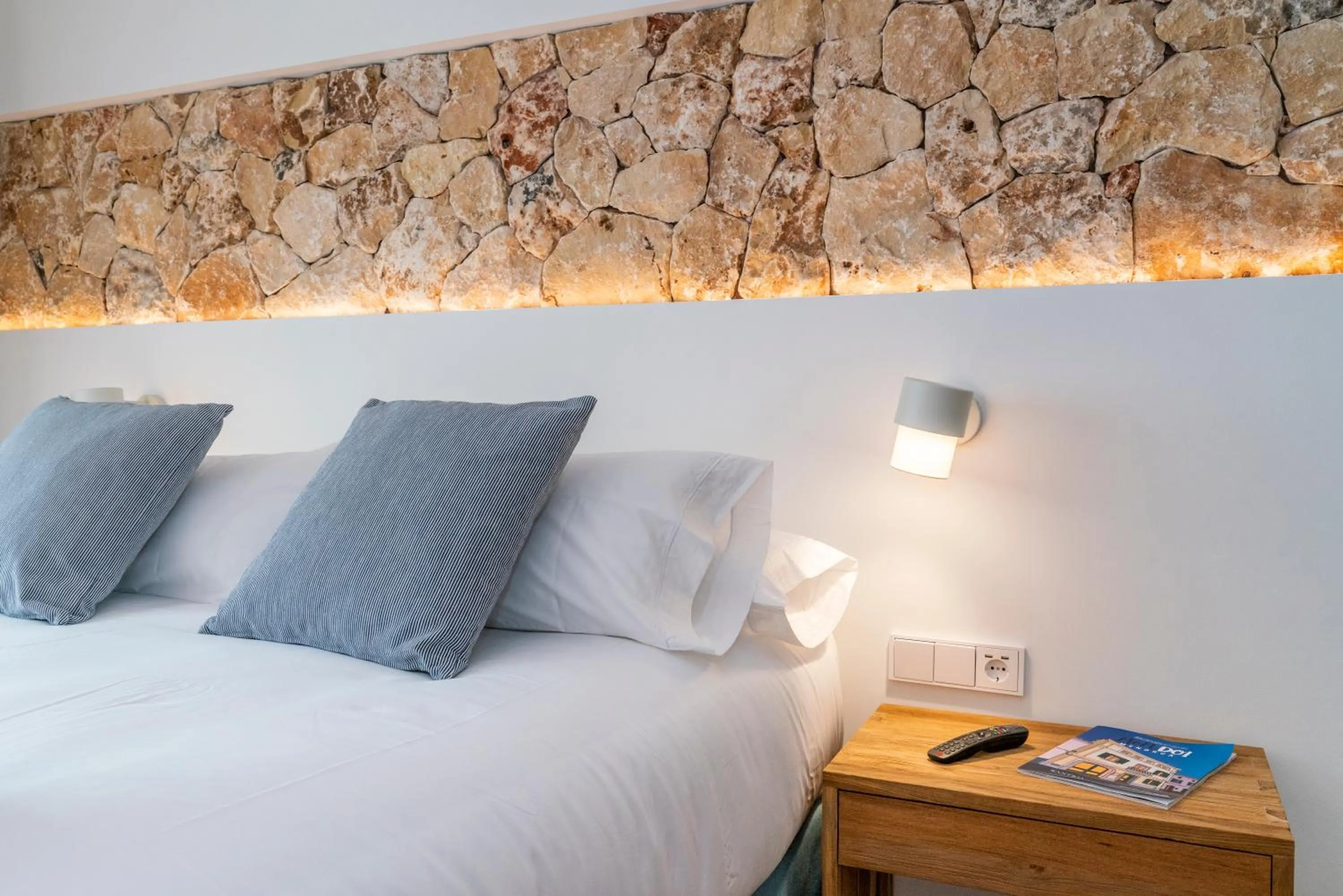 Bed in Hotel S'Antiga Adults Only