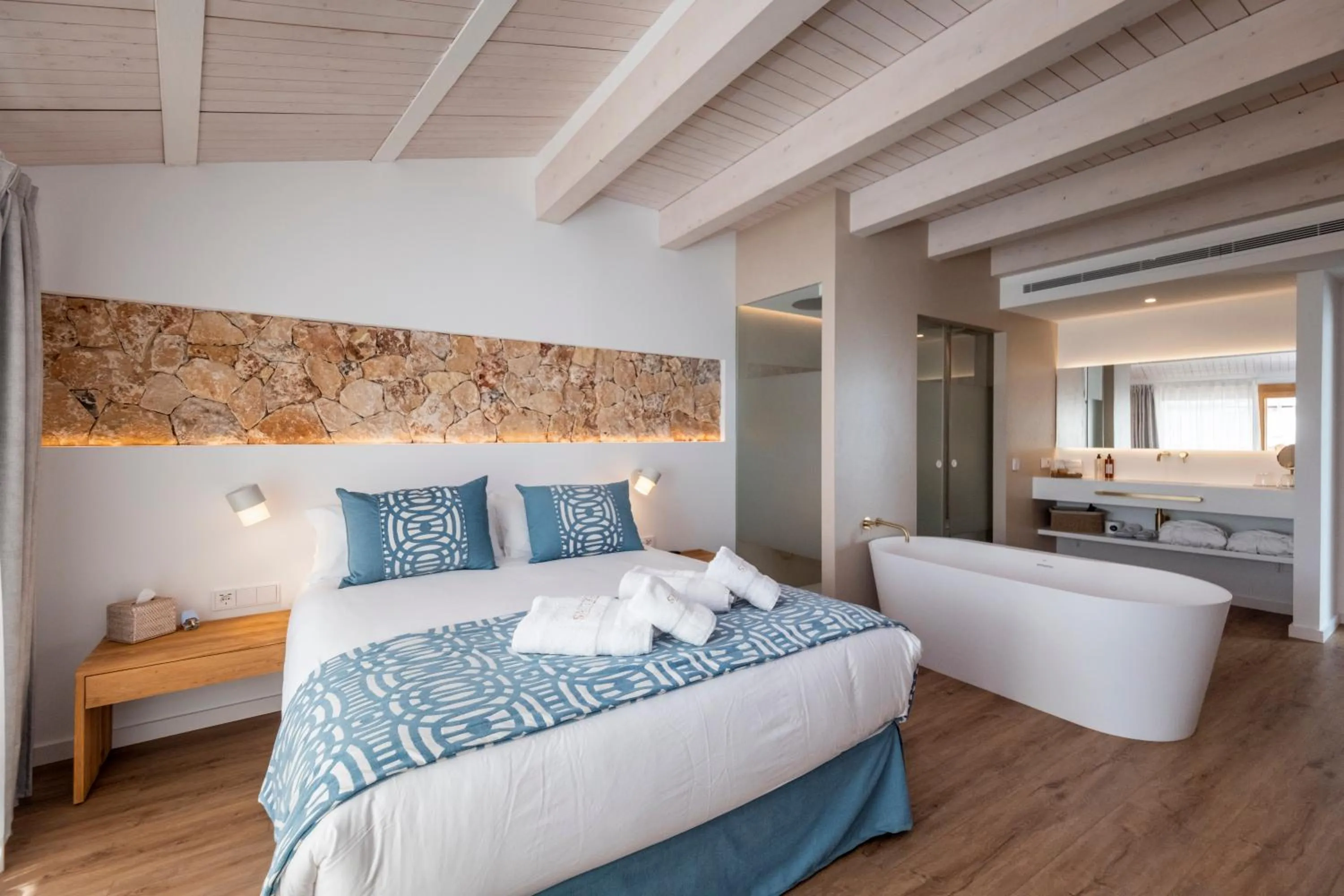 Bed in Hotel S'Antiga Adults Only