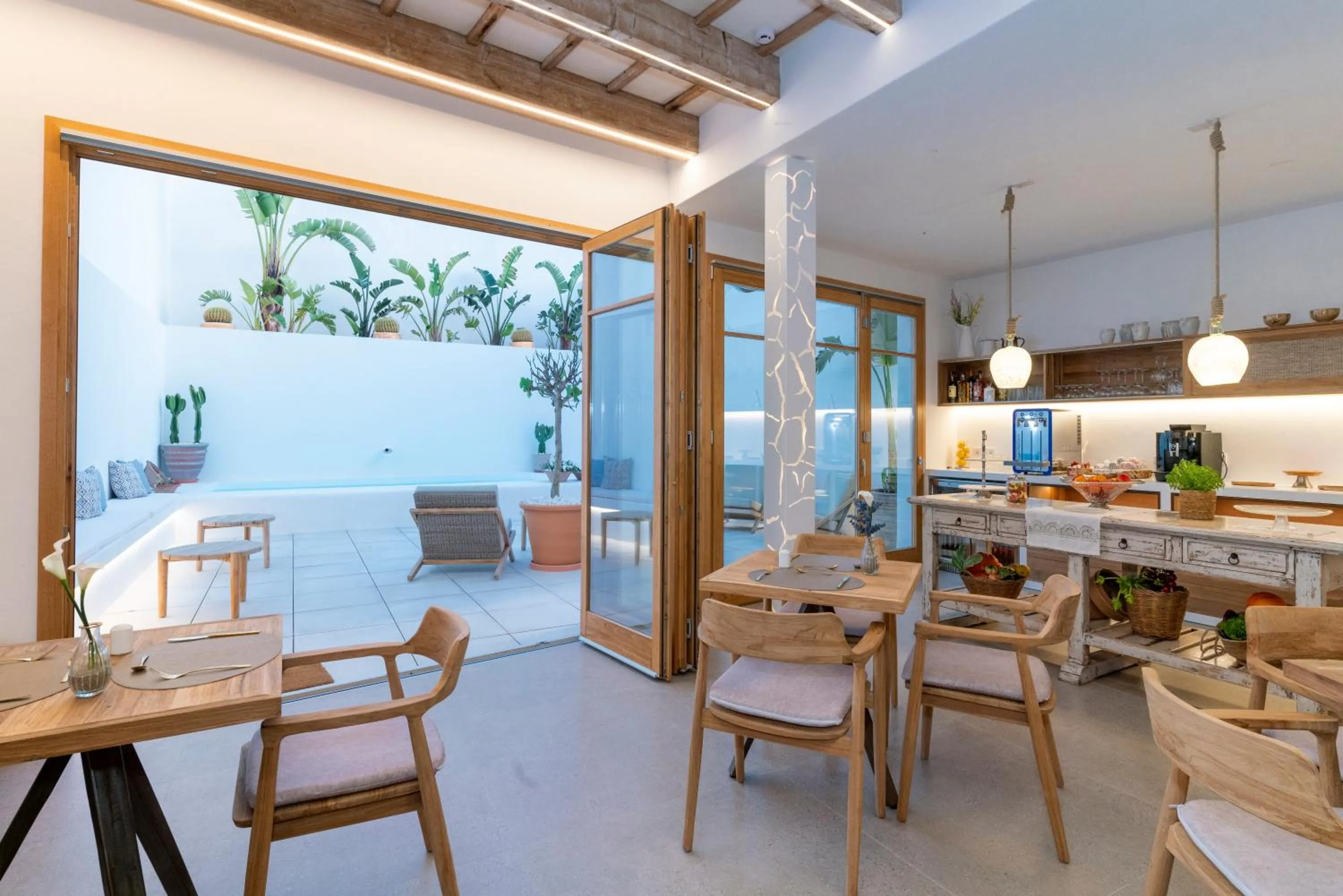 Restaurant/places to eat in Hotel S'Antiga Adults Only