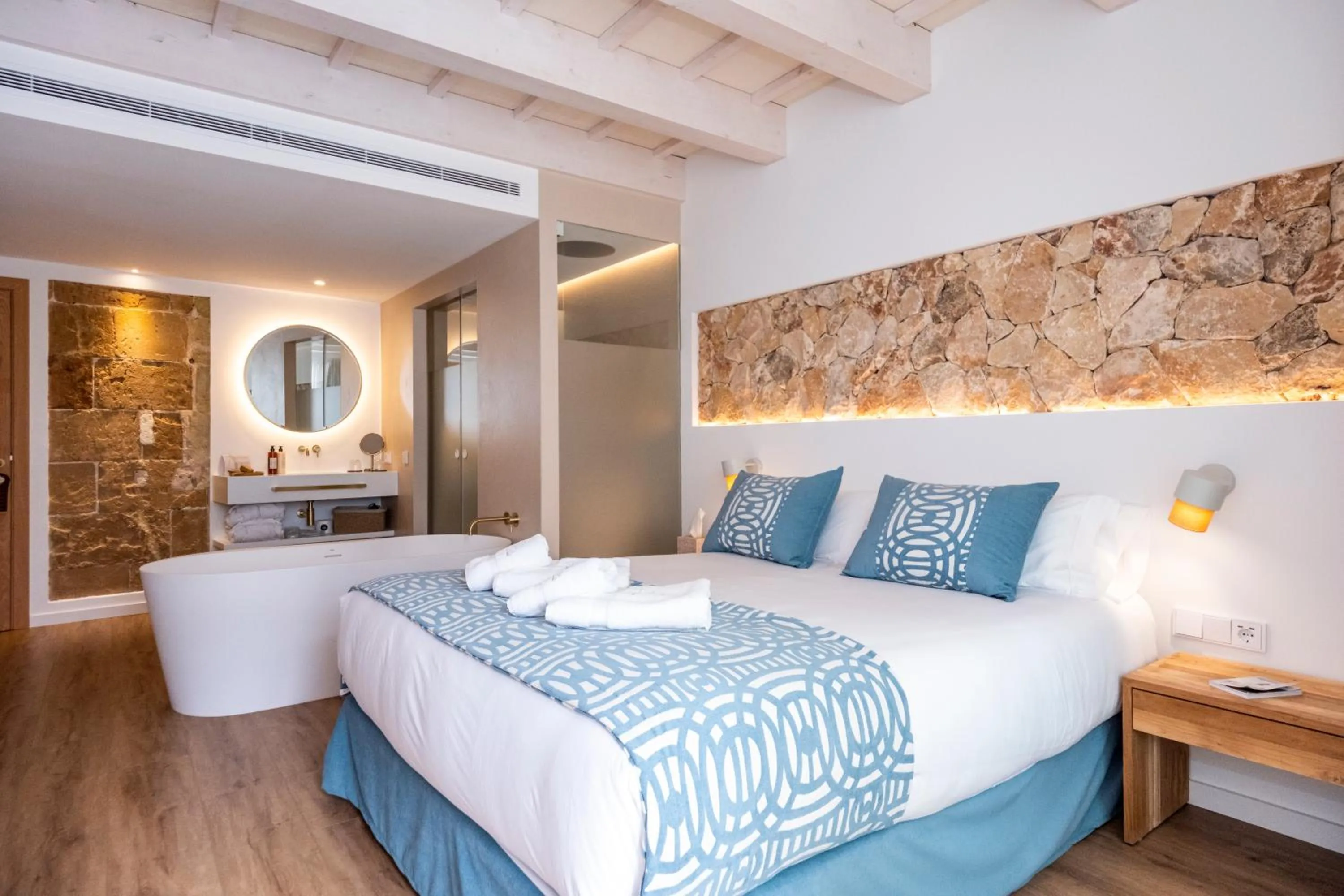 Bed in Hotel S'Antiga Adults Only