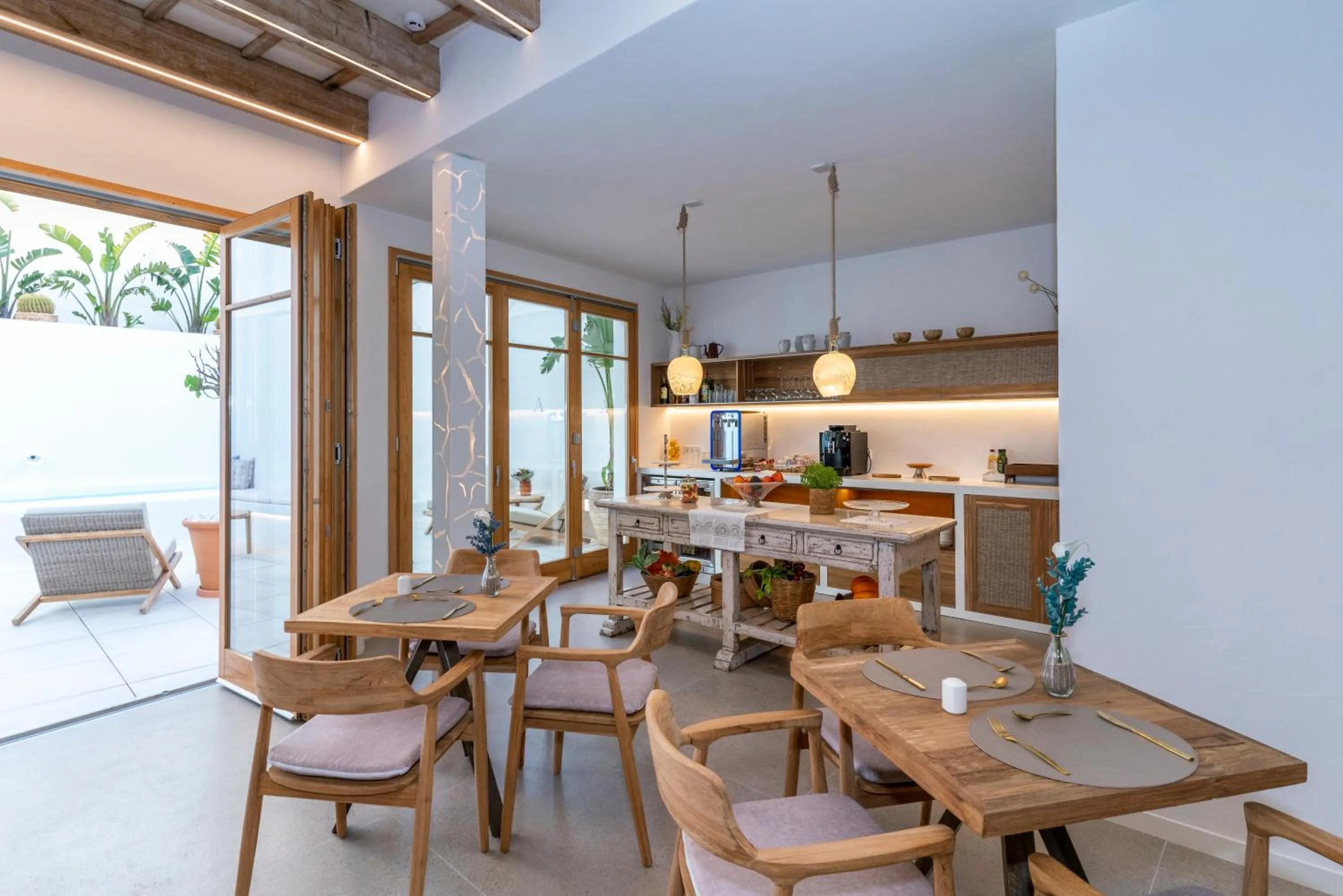 Restaurant/places to eat in Hotel S'Antiga Adults Only