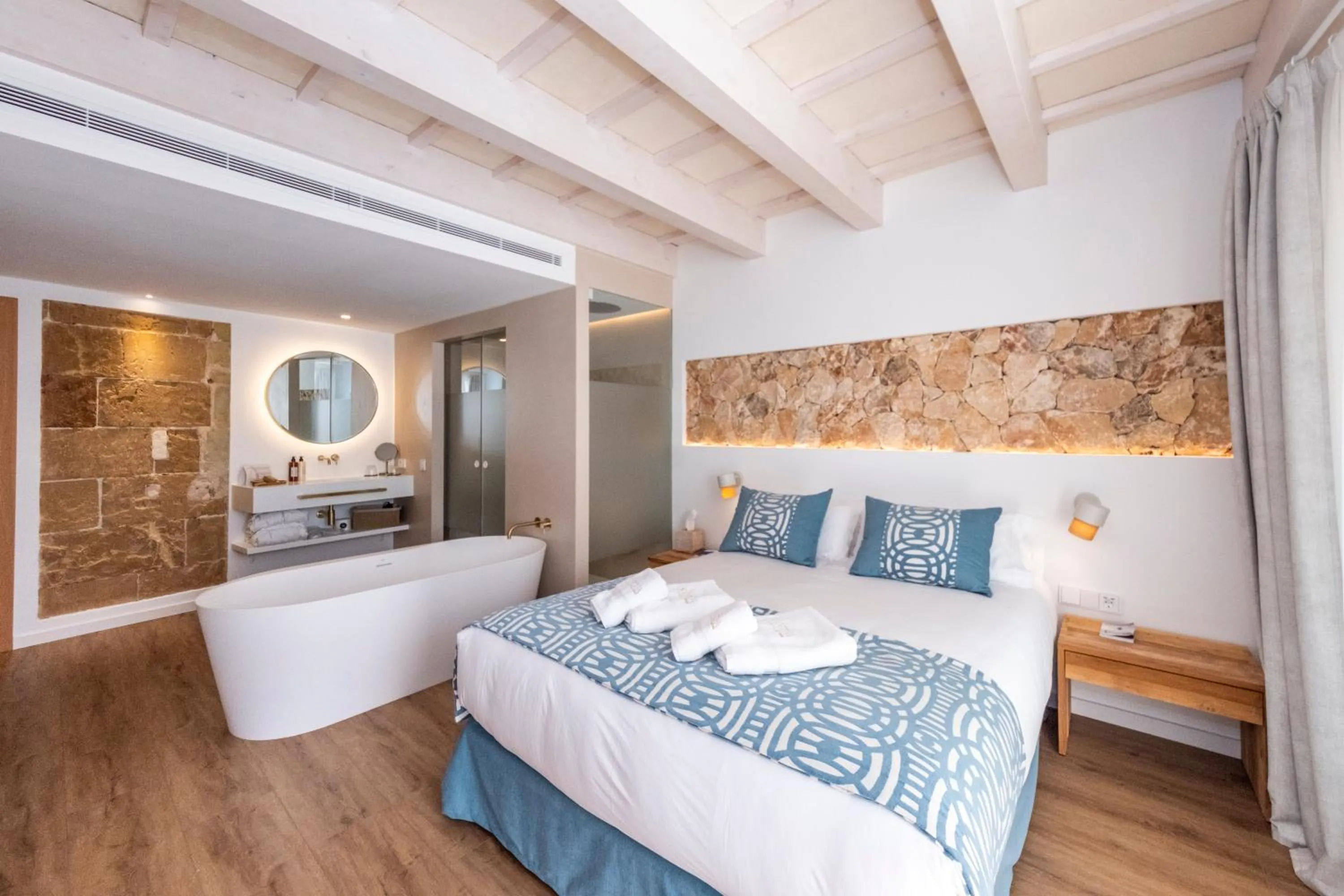 Bed in Hotel S'Antiga Adults Only