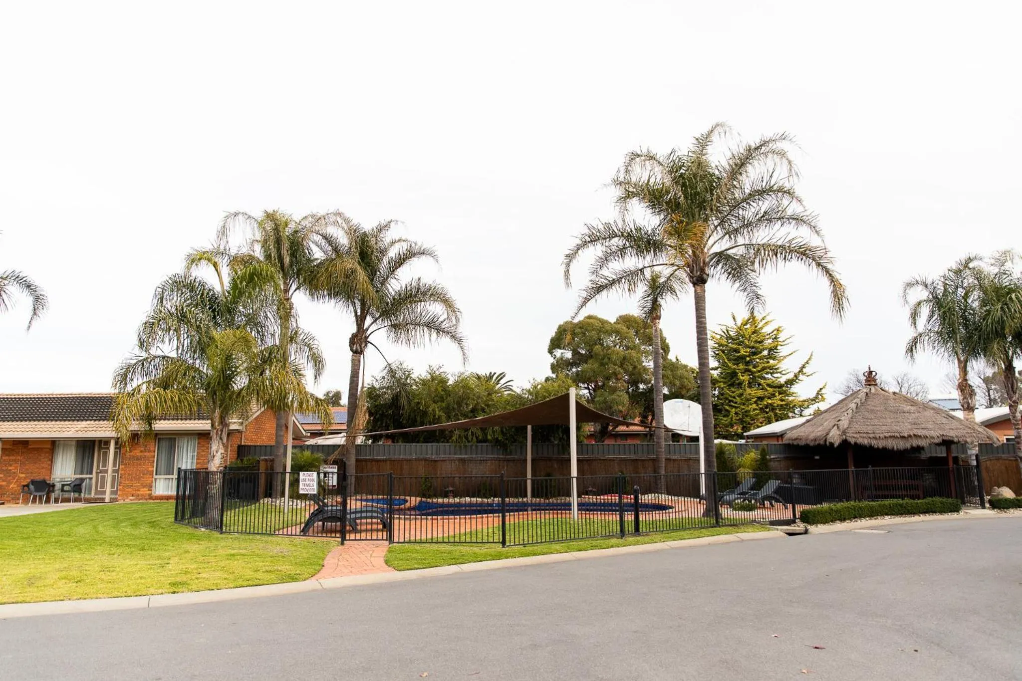 Pool view in Tea House Motor Inn