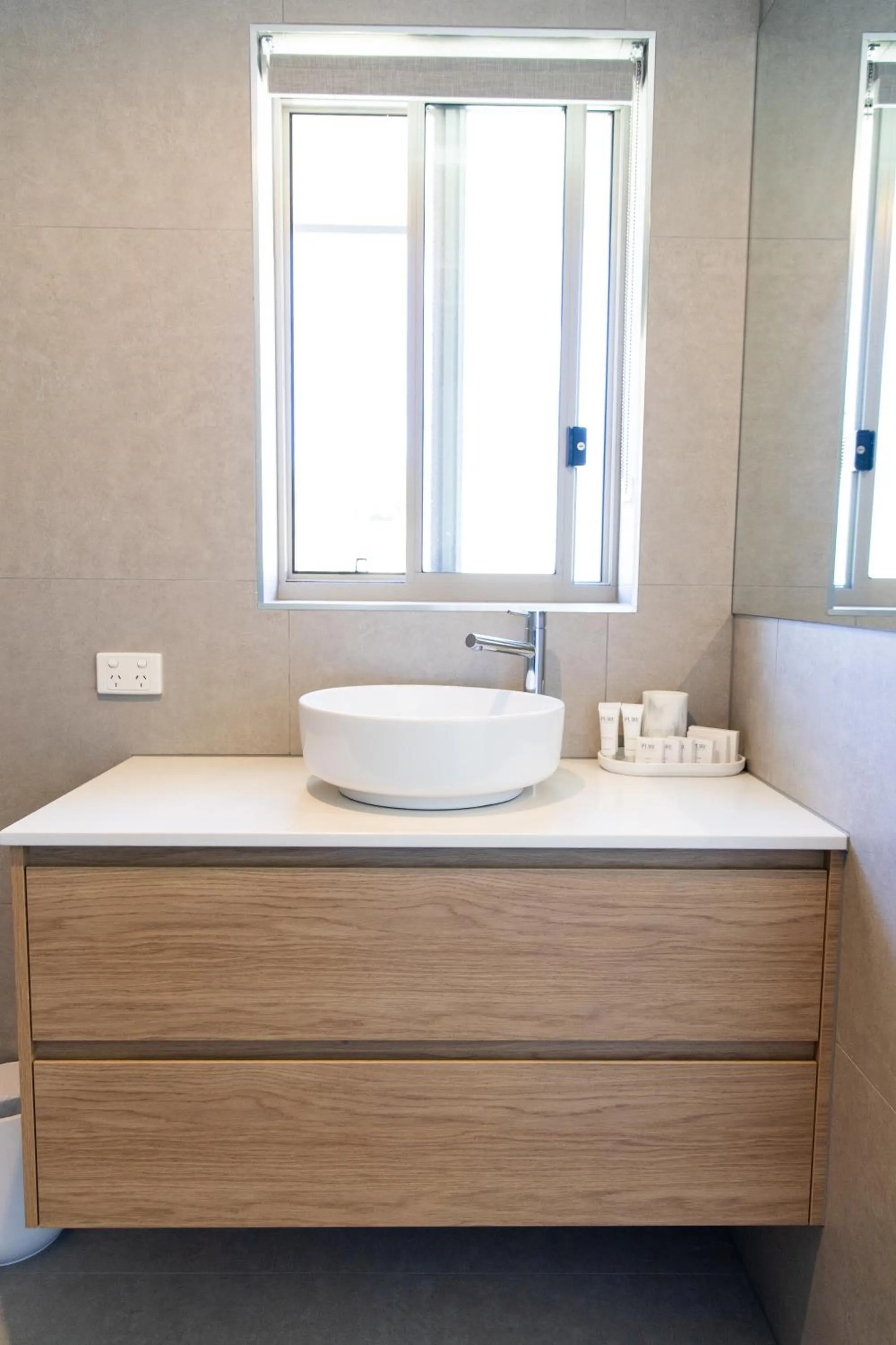 Bathroom in Tea House Motor Inn