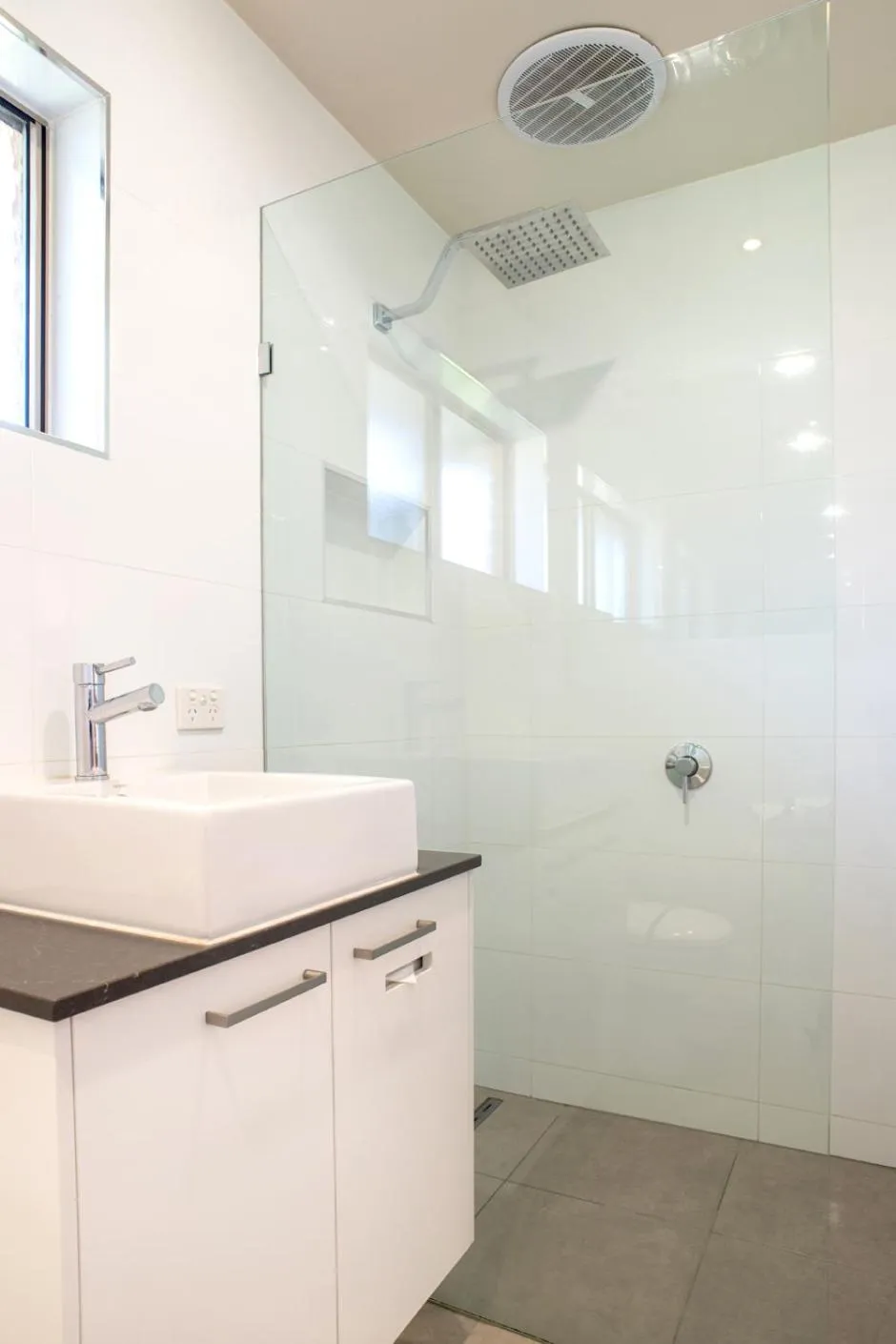 Bathroom in Tea House Motor Inn