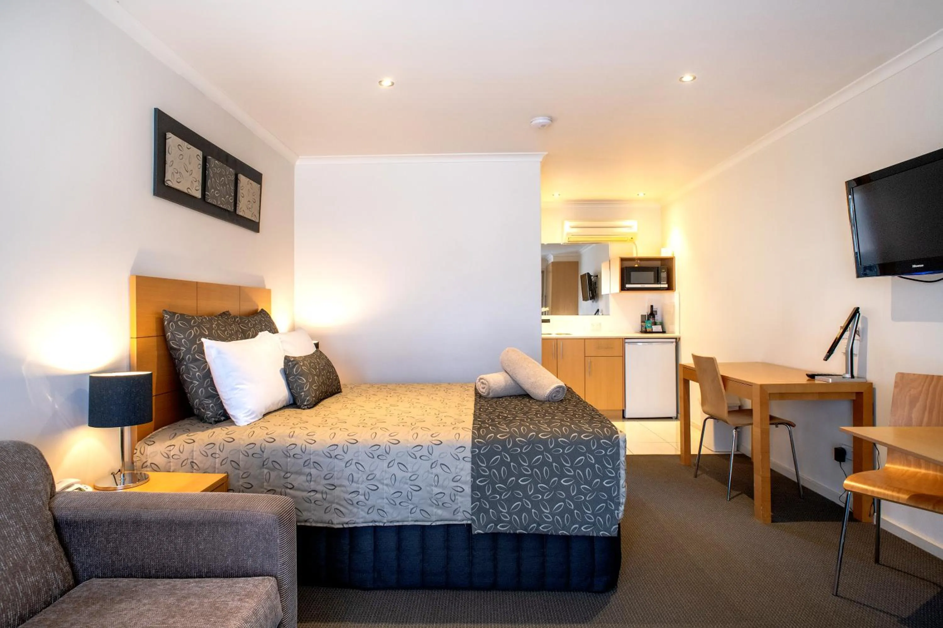 TV and multimedia in Tea House Motor Inn