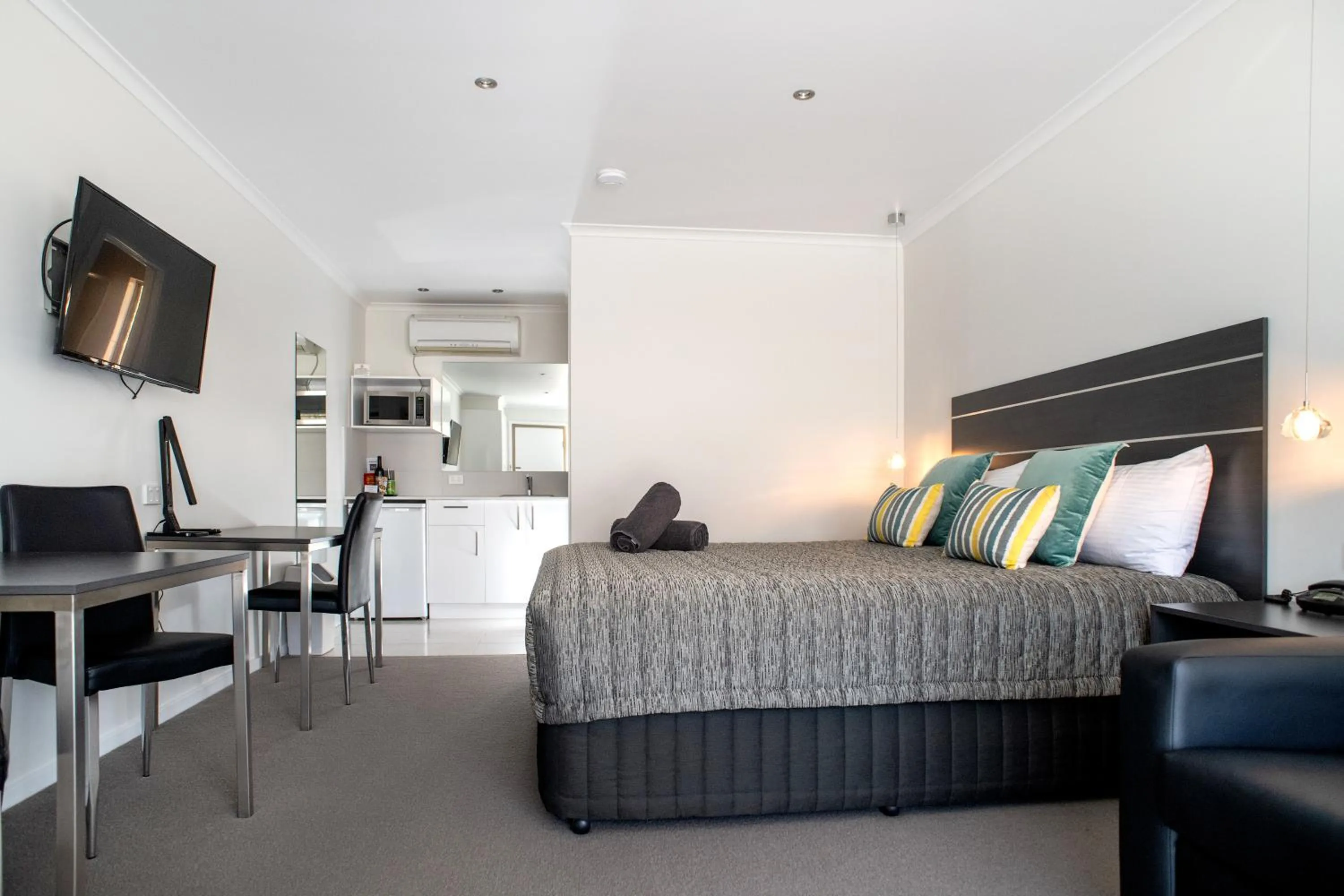 TV and multimedia in Tea House Motor Inn