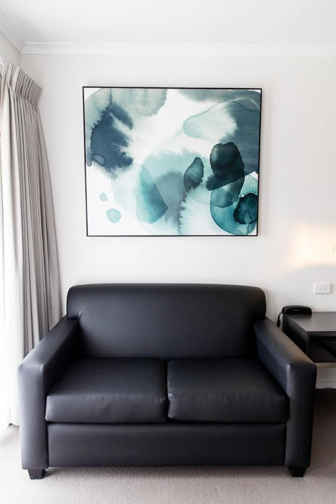 Seating area in Tea House Motor Inn