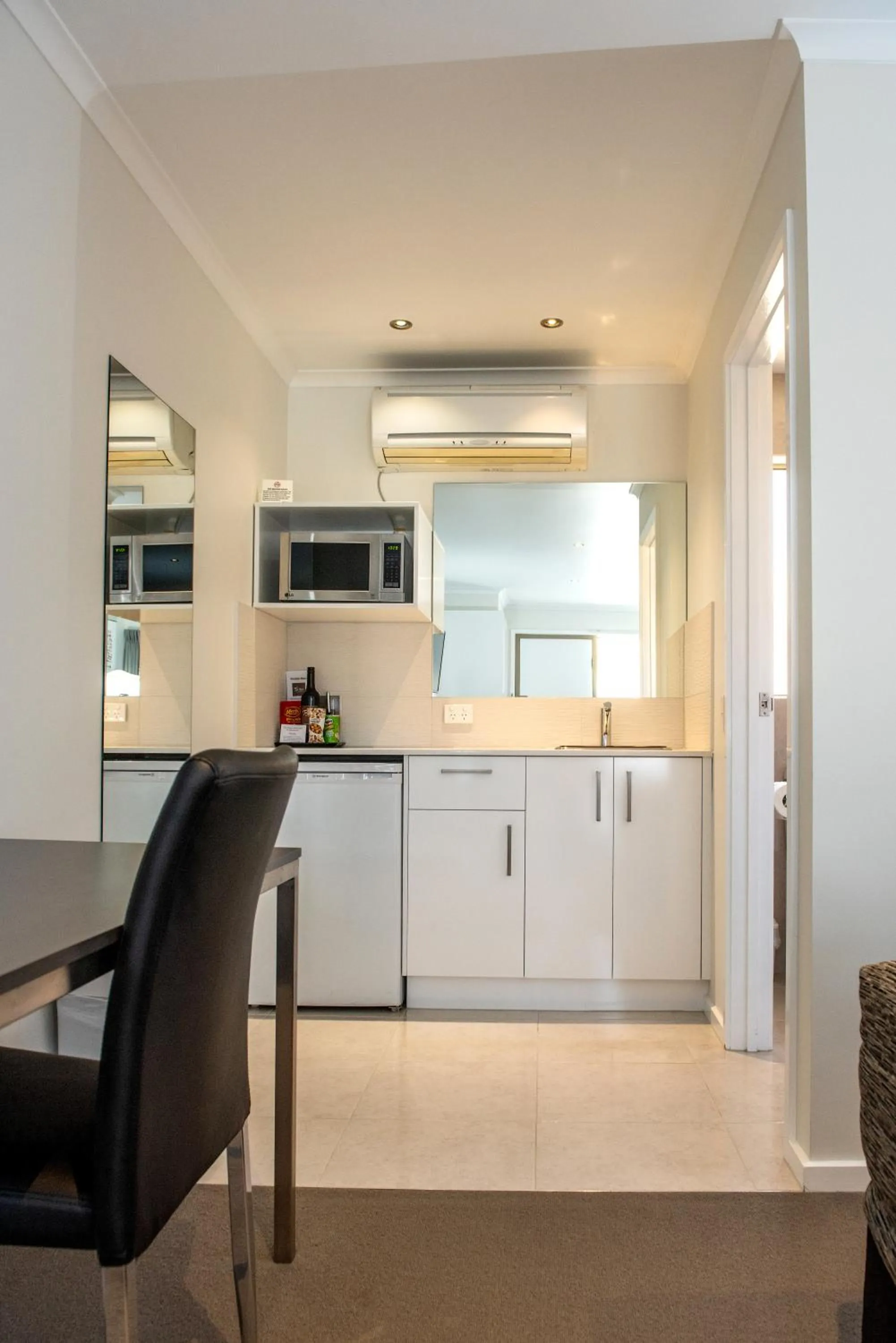 Coffee/tea facilities in Tea House Motor Inn