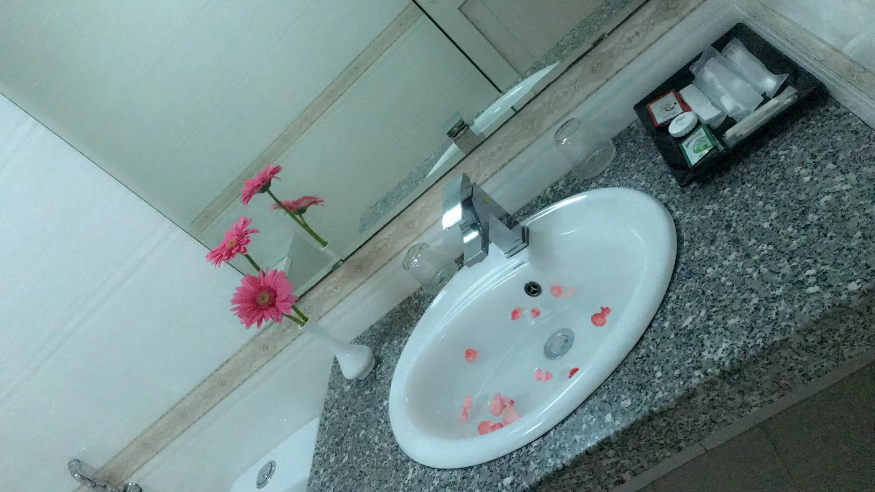 Bathroom in Paradis Hotel