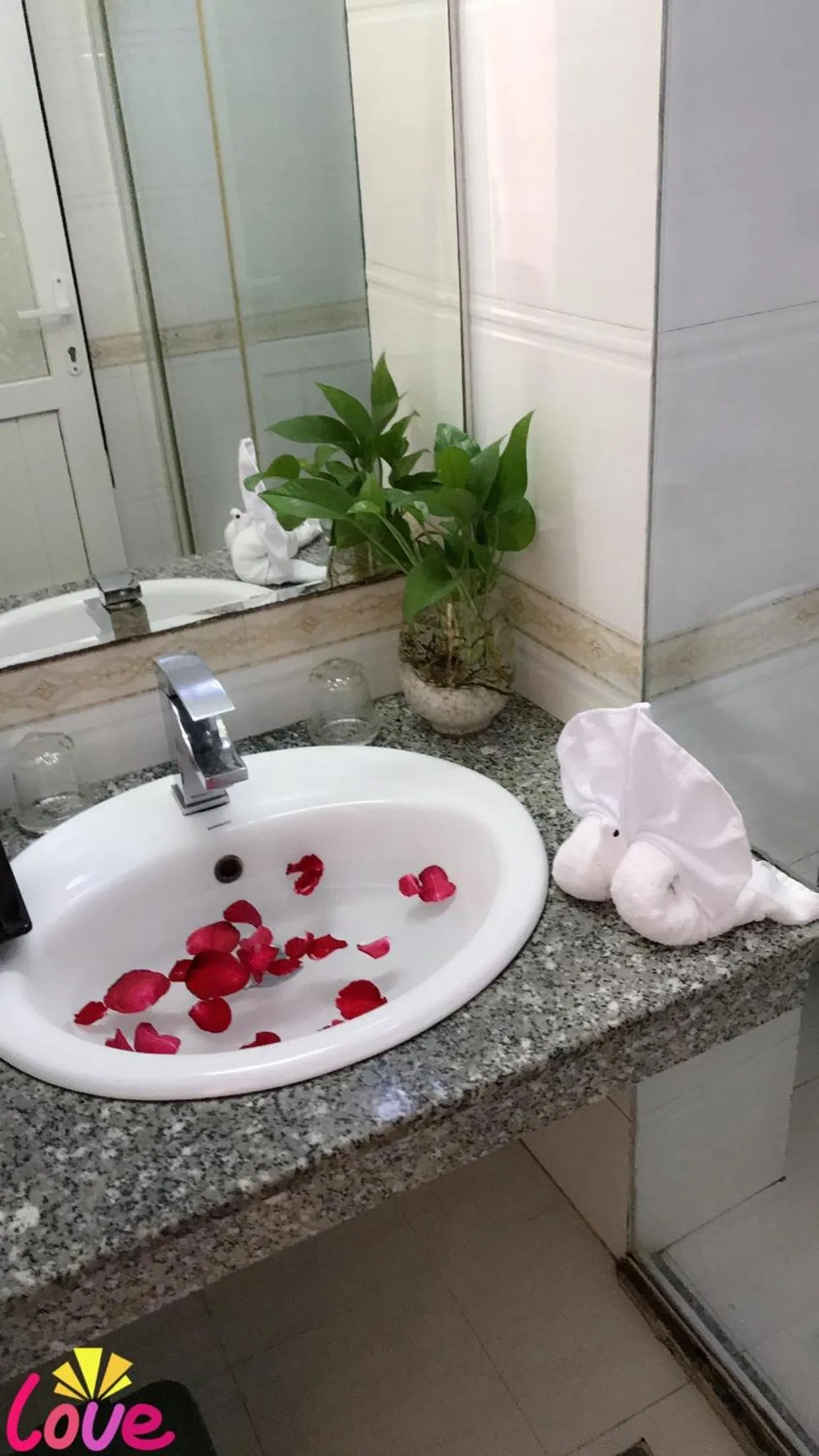 Bathroom in Paradis Hotel