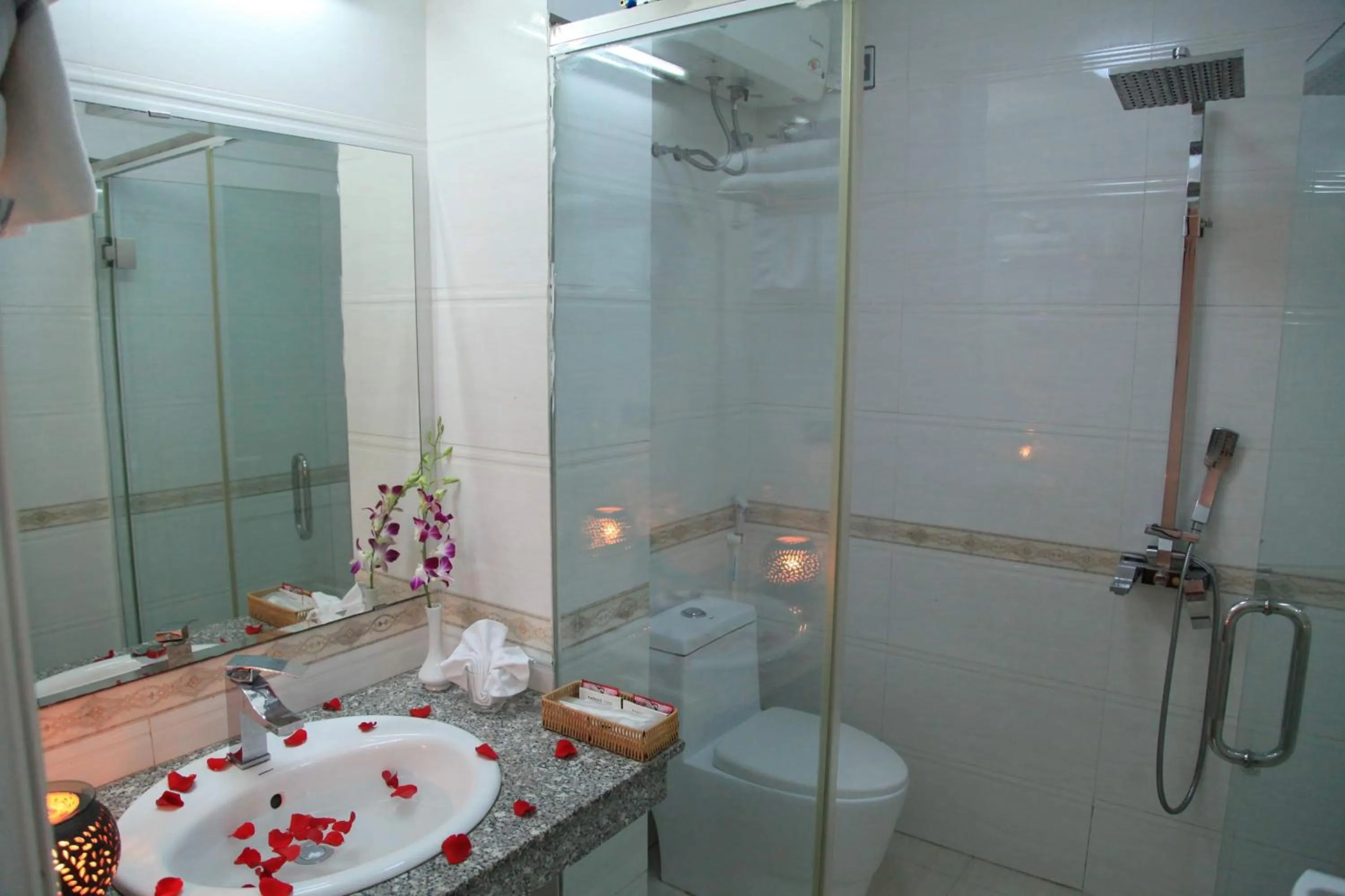Shower in Paradis Hotel