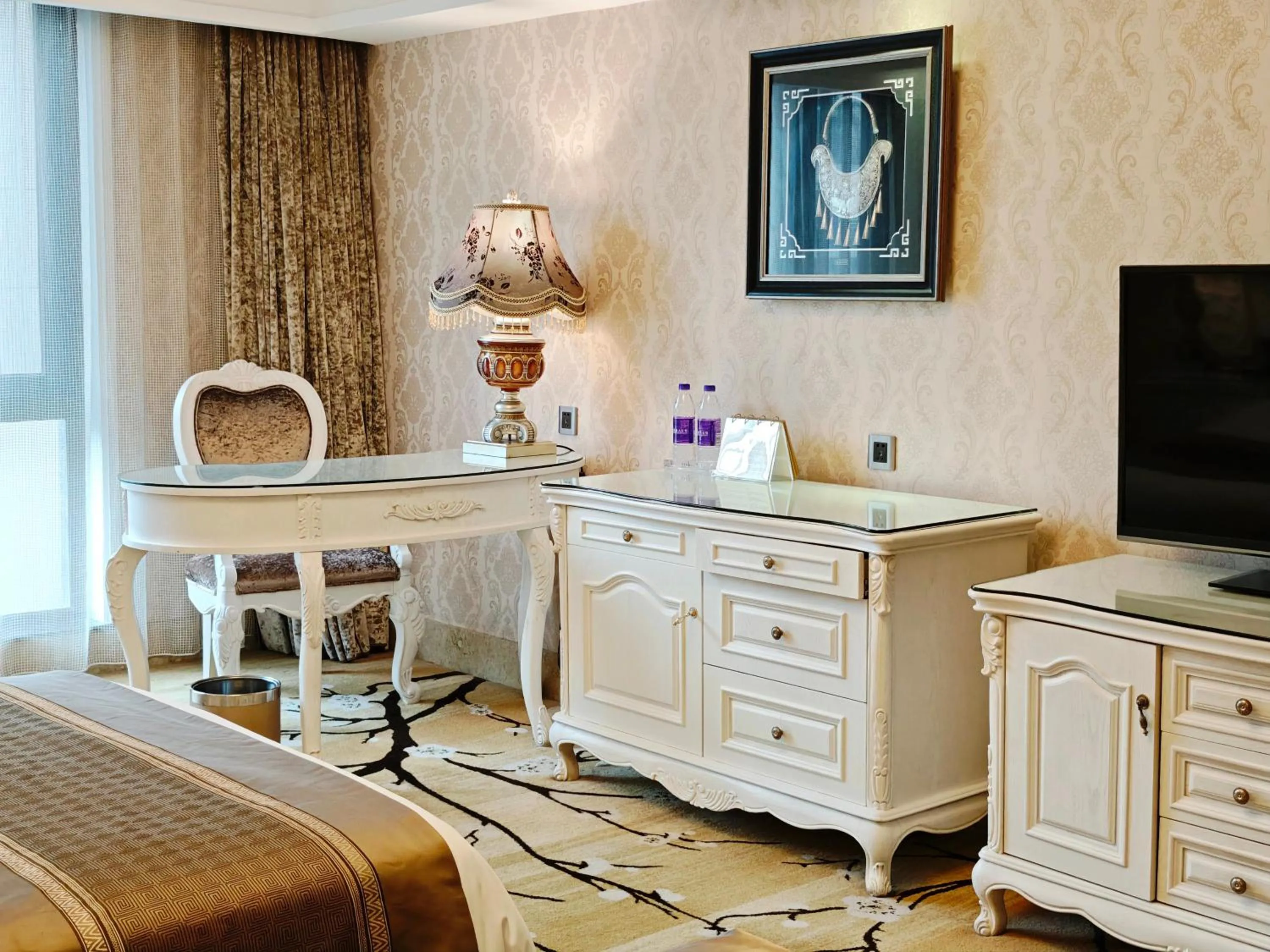 Decorative detail, Bed in Grand Bravo Guilin