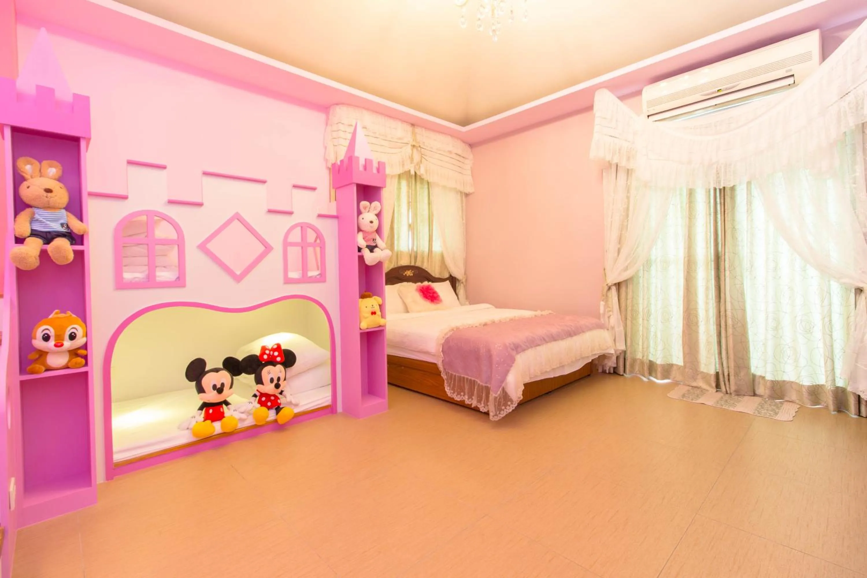 Quadruple Room with Balcony in Elegance House