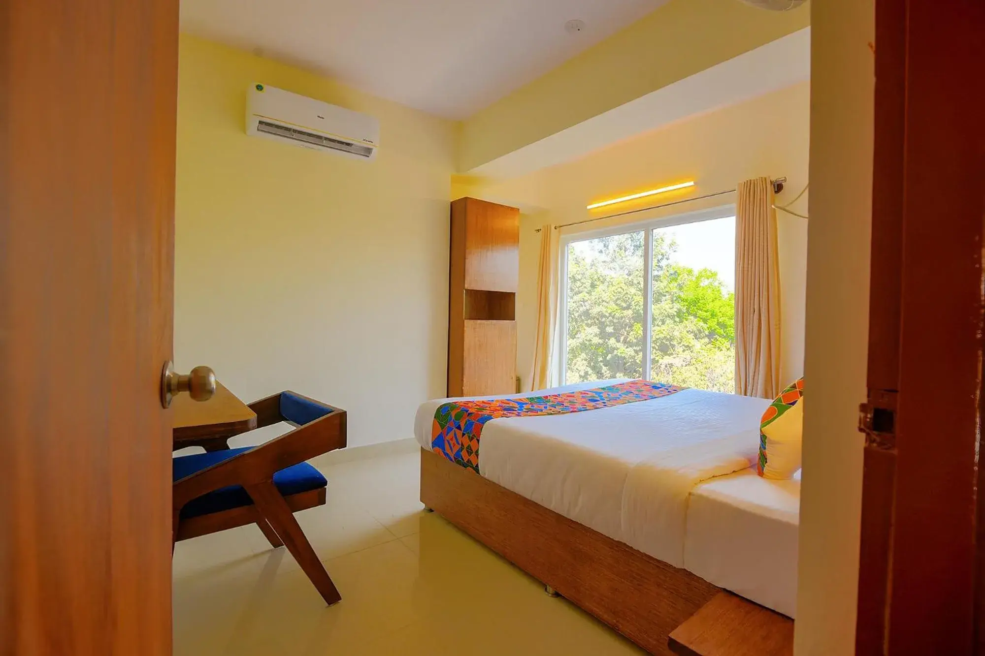 Photo of the whole room, Bed in FabHotel GR Lake View - BTM Layout Photo of the whole room, Bed in FabHotel GR Lake View - BTM Layout